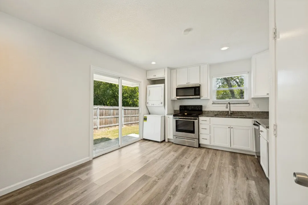Single Family Residence For Rent in Tarrant County , 411 Hillcrest Street, Mansfield, Texas 76063, 4 Bedroom, 3 Bathroom, Garage spaces, 1,331 Sqft, built in 1959, mls#21370243, Real Estate Agent in Mansfield, Homes For Rent in Tarrant county, Homes For Rent in Mansfield, Realtor in Mansfield Texas, Real Estate Brokerage Independent Realty Texas, Luminita Cordes Realtor