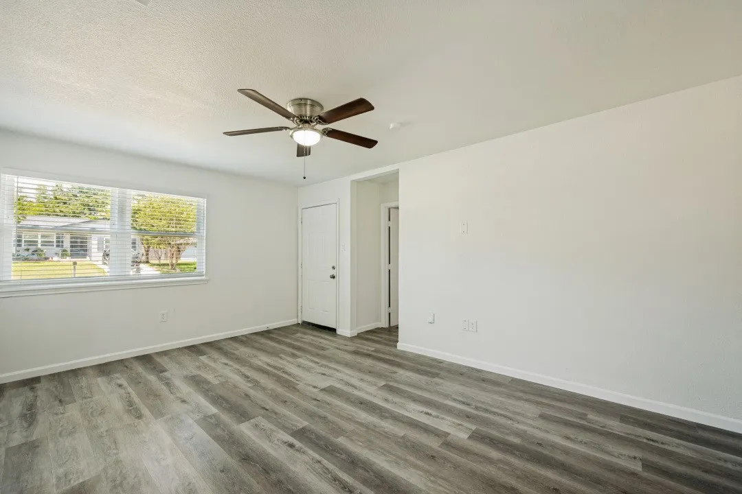 Single Family Residence For Rent in Tarrant County , 411 Hillcrest Street, Mansfield, Texas 76063, 4 Bedroom, 3 Bathroom, Garage spaces, 1,331 Sqft, built in 1959, mls#21370243, Real Estate Agent in Mansfield, Homes For Rent in Tarrant county, Homes For Rent in Mansfield, Realtor in Mansfield Texas, Real Estate Brokerage Independent Realty Texas, Luminita Cordes Realtor