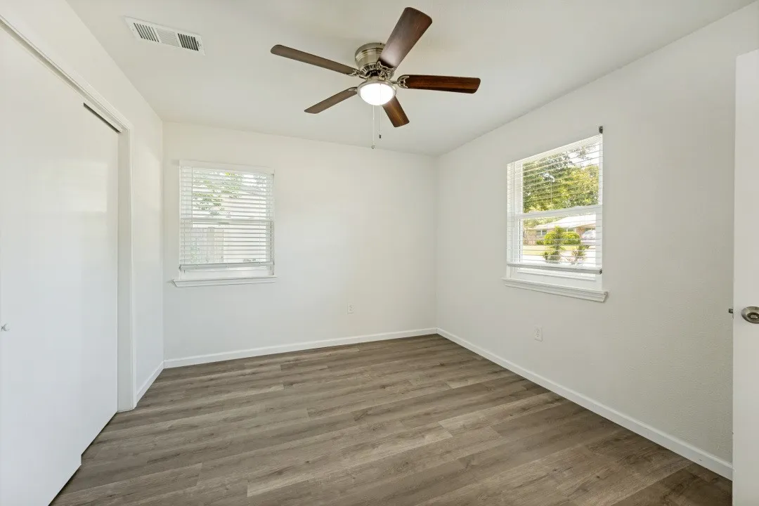 Single Family Residence For Rent in Tarrant County , 411 Hillcrest Street, Mansfield, Texas 76063, 4 Bedroom, 3 Bathroom, Garage spaces, 1,331 Sqft, built in 1959, mls#21370243, Real Estate Agent in Mansfield, Homes For Rent in Tarrant county, Homes For Rent in Mansfield, Realtor in Mansfield Texas, Real Estate Brokerage Independent Realty Texas, Luminita Cordes Realtor