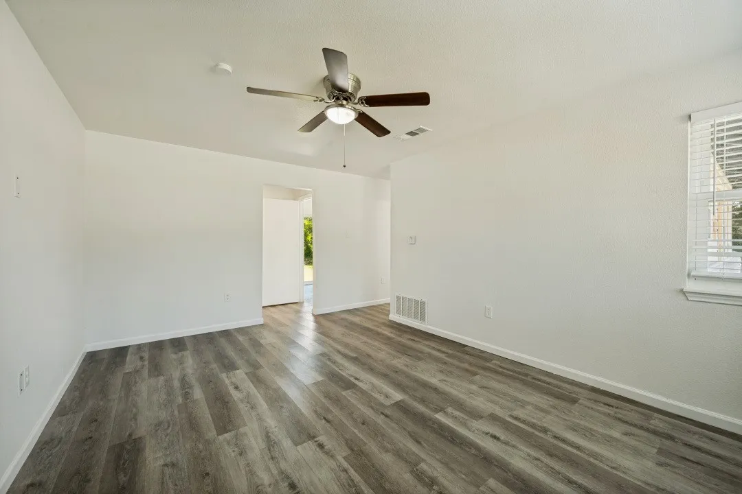Single Family Residence For Rent in Tarrant County , 411 Hillcrest Street, Mansfield, Texas 76063, 4 Bedroom, 3 Bathroom, Garage spaces, 1,331 Sqft, built in 1959, mls#21370243, Real Estate Agent in Mansfield, Homes For Rent in Tarrant county, Homes For Rent in Mansfield, Realtor in Mansfield Texas, Real Estate Brokerage Independent Realty Texas, Luminita Cordes Realtor