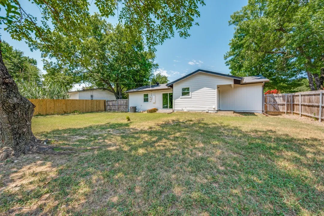 Single Family Residence For Rent in Tarrant County , 411 Hillcrest Street, Mansfield, Texas 76063, 4 Bedroom, 3 Bathroom, Garage spaces, 1,331 Sqft, built in 1959, mls#21370243, Real Estate Agent in Mansfield, Homes For Rent in Tarrant county, Homes For Rent in Mansfield, Realtor in Mansfield Texas, Real Estate Brokerage Independent Realty Texas, Luminita Cordes Realtor