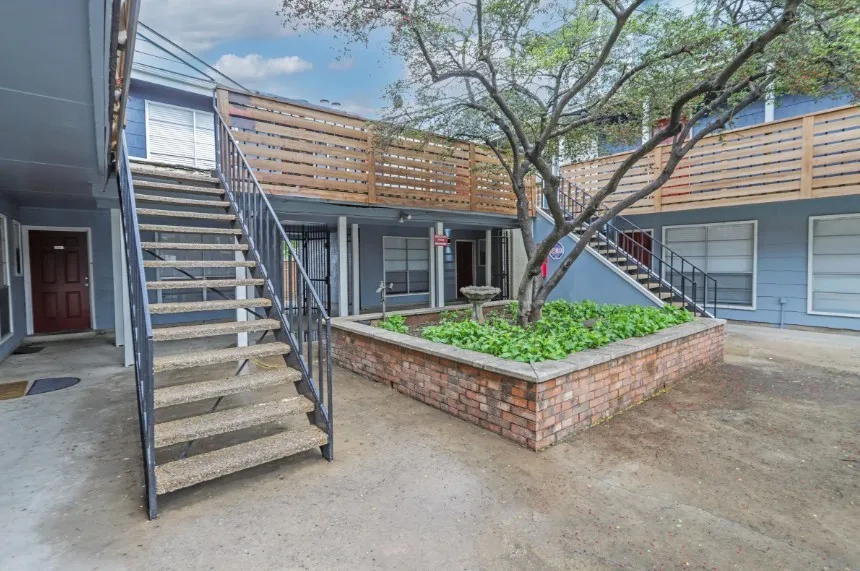 Apartment For Rent in Dallas County , 2807 Bachman Drive A3R, Dallas, Texas 75220, 1 Bedroom, 1 Bathroom, Garage spaces, 810 Sqft, built in 1973, mls#21370237, Real Estate Agent in Dallas, Homes For Rent in Dallas county, Homes For Rent in Dallas, Realtor in Dallas Texas, Real Estate Brokerage Independent Realty Texas, Luminita Cordes Realtor
