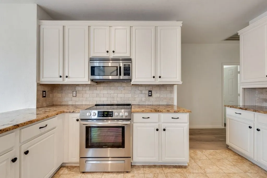 Single Family Residence For Sale in Collin County , 7100 Ledgestone Court, Frisco, Texas 75034, 4 Bedroom, 3 Bathroom, 2 Garage spaces, 2,621 Sqft, built in 1996, mls#21370249, Real Estate Agent in Frisco, Homes For Sale in Collin county, Homes For Sale in Frisco, Realtor in Frisco Texas, Real Estate Brokerage Independent Realty Texas, Luminita Cordes Realtor