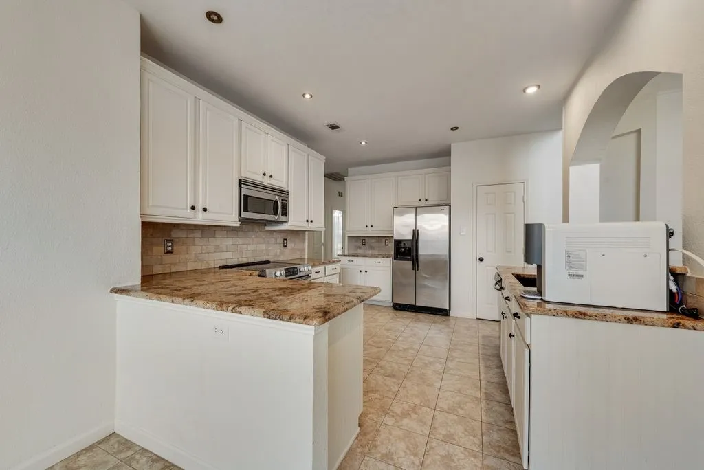 Single Family Residence For Sale in Collin County , 7100 Ledgestone Court, Frisco, Texas 75034, 4 Bedroom, 3 Bathroom, 2 Garage spaces, 2,621 Sqft, built in 1996, mls#21370249, Real Estate Agent in Frisco, Homes For Sale in Collin county, Homes For Sale in Frisco, Realtor in Frisco Texas, Real Estate Brokerage Independent Realty Texas, Luminita Cordes Realtor