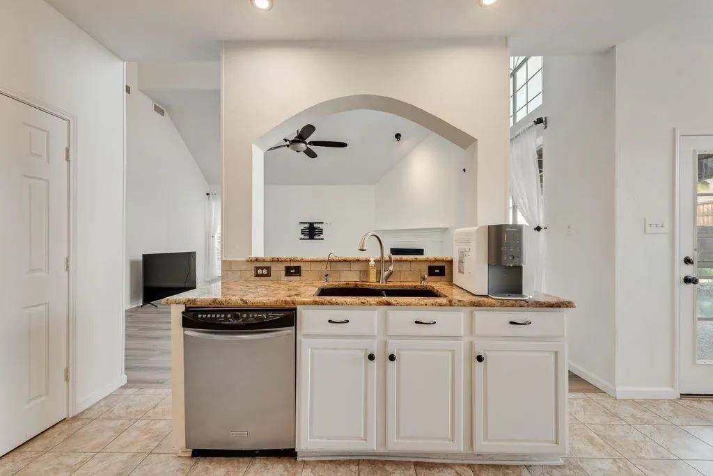 Single Family Residence For Sale in Collin County , 7100 Ledgestone Court, Frisco, Texas 75034, 4 Bedroom, 3 Bathroom, 2 Garage spaces, 2,621 Sqft, built in 1996, mls#21370249, Real Estate Agent in Frisco, Homes For Sale in Collin county, Homes For Sale in Frisco, Realtor in Frisco Texas, Real Estate Brokerage Independent Realty Texas, Luminita Cordes Realtor