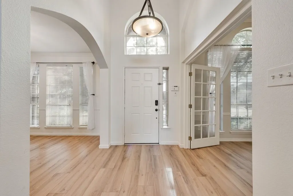 Single Family Residence For Sale in Collin County , 7100 Ledgestone Court, Frisco, Texas 75034, 4 Bedroom, 3 Bathroom, 2 Garage spaces, 2,621 Sqft, built in 1996, mls#21370249, Real Estate Agent in Frisco, Homes For Sale in Collin county, Homes For Sale in Frisco, Realtor in Frisco Texas, Real Estate Brokerage Independent Realty Texas, Luminita Cordes Realtor