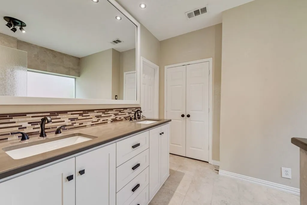 Single Family Residence For Sale in Collin County , 7100 Ledgestone Court, Frisco, Texas 75034, 4 Bedroom, 3 Bathroom, 2 Garage spaces, 2,621 Sqft, built in 1996, mls#21370249, Real Estate Agent in Frisco, Homes For Sale in Collin county, Homes For Sale in Frisco, Realtor in Frisco Texas, Real Estate Brokerage Independent Realty Texas, Luminita Cordes Realtor