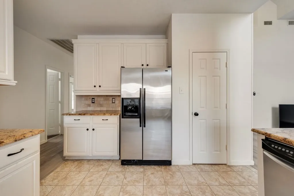 Single Family Residence For Sale in Collin County , 7100 Ledgestone Court, Frisco, Texas 75034, 4 Bedroom, 3 Bathroom, 2 Garage spaces, 2,621 Sqft, built in 1996, mls#21370249, Real Estate Agent in Frisco, Homes For Sale in Collin county, Homes For Sale in Frisco, Realtor in Frisco Texas, Real Estate Brokerage Independent Realty Texas, Luminita Cordes Realtor
