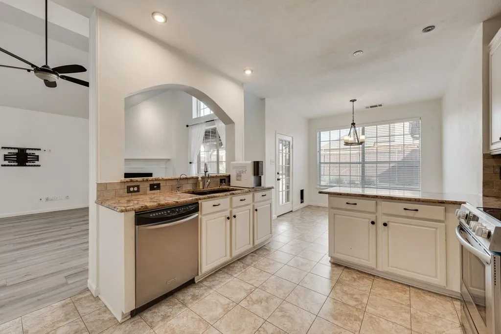 Single Family Residence For Sale in Collin County , 7100 Ledgestone Court, Frisco, Texas 75034, 4 Bedroom, 3 Bathroom, 2 Garage spaces, 2,621 Sqft, built in 1996, mls#21370249, Real Estate Agent in Frisco, Homes For Sale in Collin county, Homes For Sale in Frisco, Realtor in Frisco Texas, Real Estate Brokerage Independent Realty Texas, Luminita Cordes Realtor