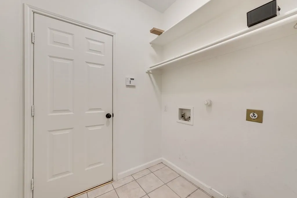 Single Family Residence For Sale in Collin County , 7100 Ledgestone Court, Frisco, Texas 75034, 4 Bedroom, 3 Bathroom, 2 Garage spaces, 2,621 Sqft, built in 1996, mls#21370249, Real Estate Agent in Frisco, Homes For Sale in Collin county, Homes For Sale in Frisco, Realtor in Frisco Texas, Real Estate Brokerage Independent Realty Texas, Luminita Cordes Realtor