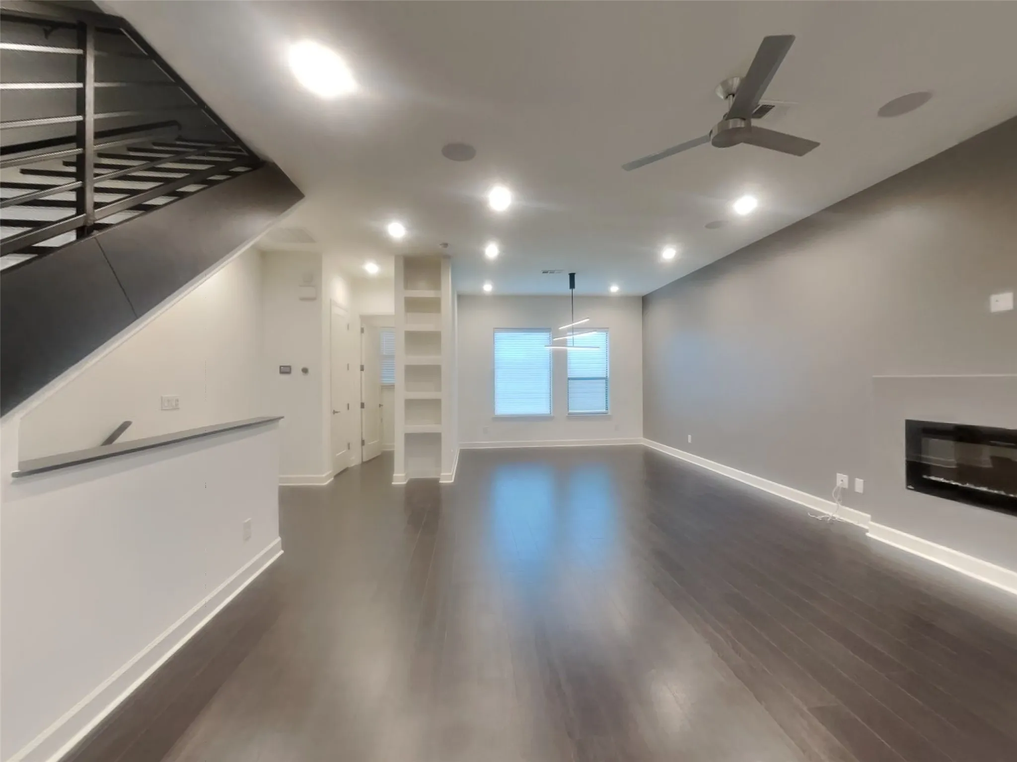 Townhouse For Rent in Dallas County , 1625 Hickory Street 105, Dallas, Texas 75215, 2 Bedroom, 3 Bathroom, 2 Garage spaces, 2,046 Sqft, built in 2017, mls#21370250, Real Estate Agent in Dallas, Homes For Rent in Dallas county, Homes For Rent in Dallas, Realtor in Dallas Texas, Real Estate Brokerage Independent Realty Texas, Luminita Cordes Realtor