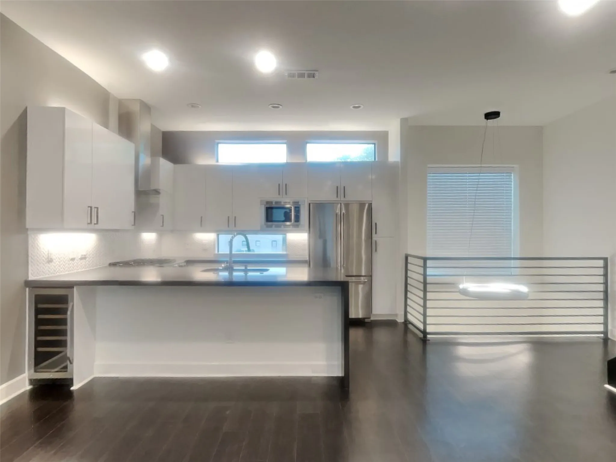 Townhouse For Rent in Dallas County , 1625 Hickory Street 105, Dallas, Texas 75215, 2 Bedroom, 3 Bathroom, 2 Garage spaces, 2,046 Sqft, built in 2017, mls#21370250, Real Estate Agent in Dallas, Homes For Rent in Dallas county, Homes For Rent in Dallas, Realtor in Dallas Texas, Real Estate Brokerage Independent Realty Texas, Luminita Cordes Realtor