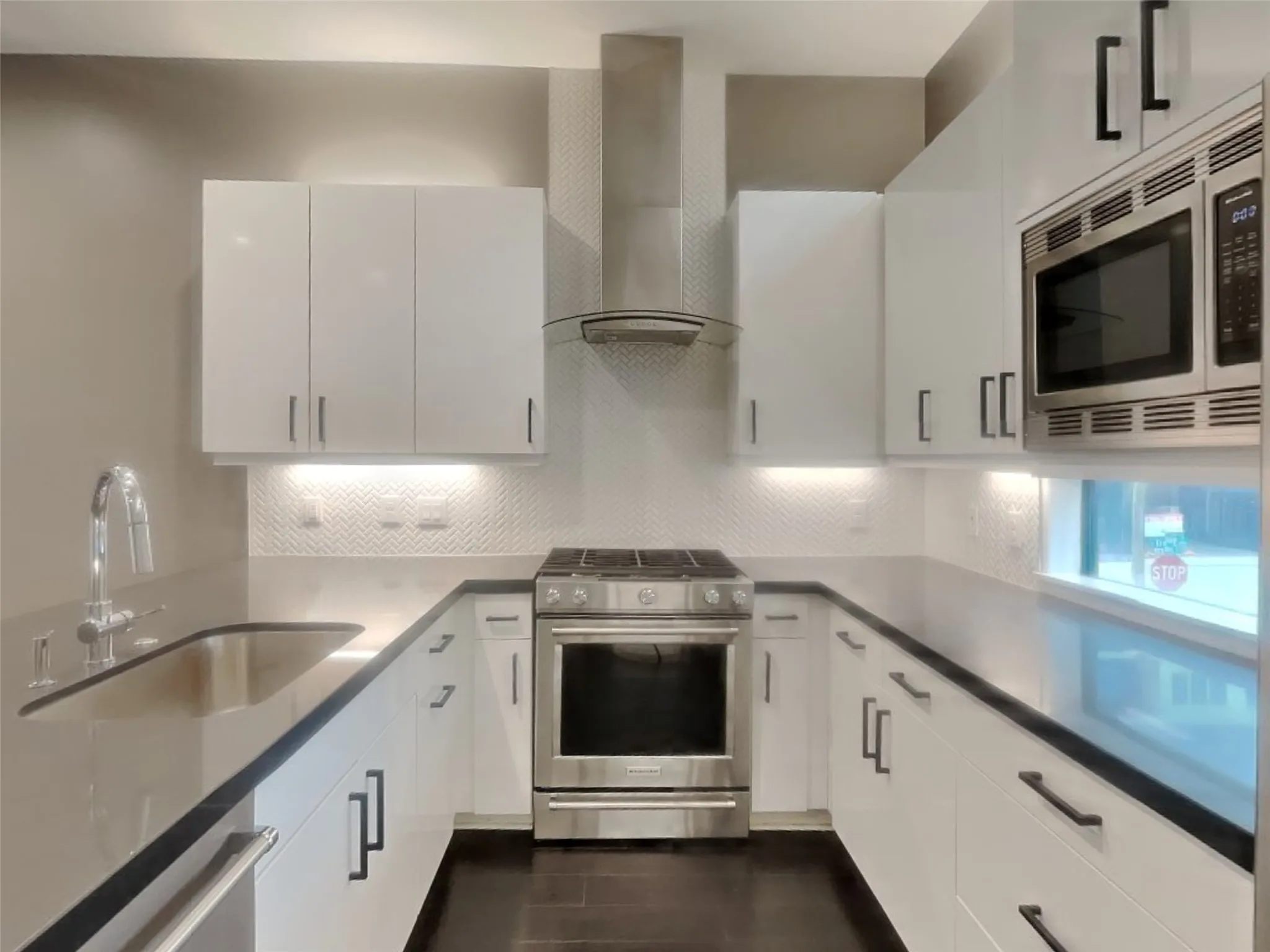 Townhouse For Rent in Dallas County , 1625 Hickory Street 105, Dallas, Texas 75215, 2 Bedroom, 3 Bathroom, 2 Garage spaces, 2,046 Sqft, built in 2017, mls#21370250, Real Estate Agent in Dallas, Homes For Rent in Dallas county, Homes For Rent in Dallas, Realtor in Dallas Texas, Real Estate Brokerage Independent Realty Texas, Luminita Cordes Realtor