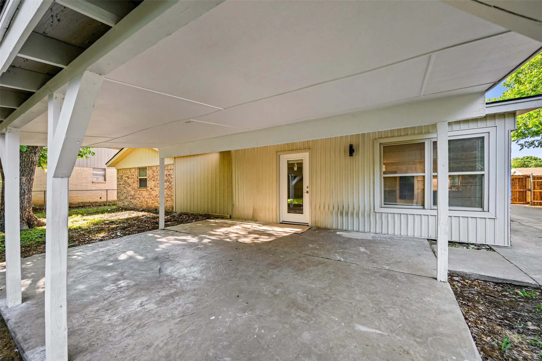 Single Family Residence For Sale in Tarrant County , 7521 Susan Court, North Richland Hills, Texas 76180, 3 Bedroom, 2 Bathroom, 2 Garage spaces, 1,820 Sqft, built in 1968, mls#21370254, Real Estate Agent in North Richland Hills, Homes For Sale in Tarrant county, Homes For Sale in North Richland Hills, Realtor in North Richland Hills Texas, Real Estate Brokerage Independent Realty Texas, Luminita Cordes Realtor
