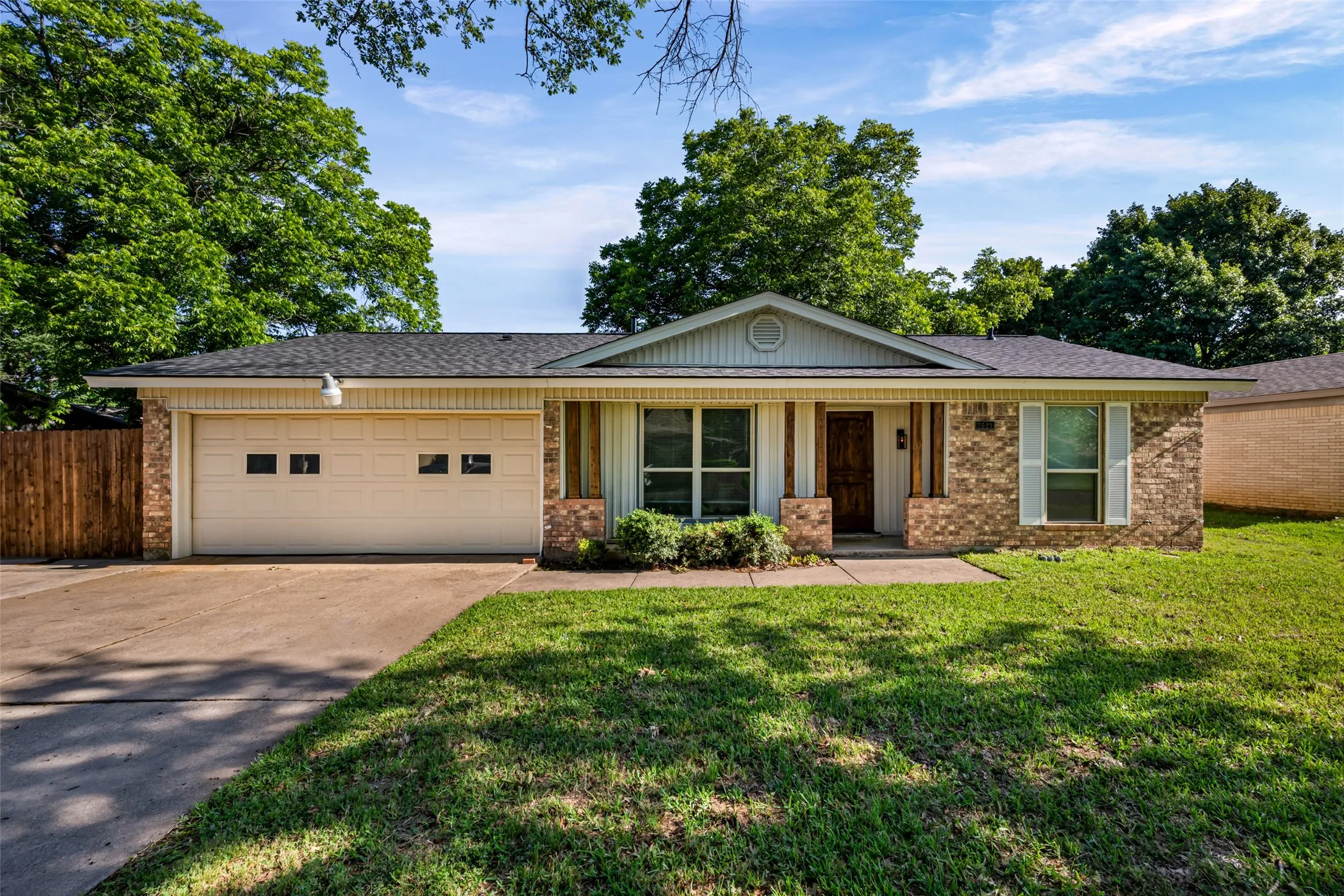 Single Family Residence For Sale in Tarrant County , 7521 Susan Court, North Richland Hills, Texas 76180, 3 Bedroom, 2 Bathroom, 2 Garage spaces, 1,820 Sqft, built in 1968, mls#21370254, Real Estate Agent in North Richland Hills, Homes For Sale in Tarrant county, Homes For Sale in North Richland Hills, Realtor in North Richland Hills Texas, Real Estate Brokerage Independent Realty Texas, Luminita Cordes Realtor