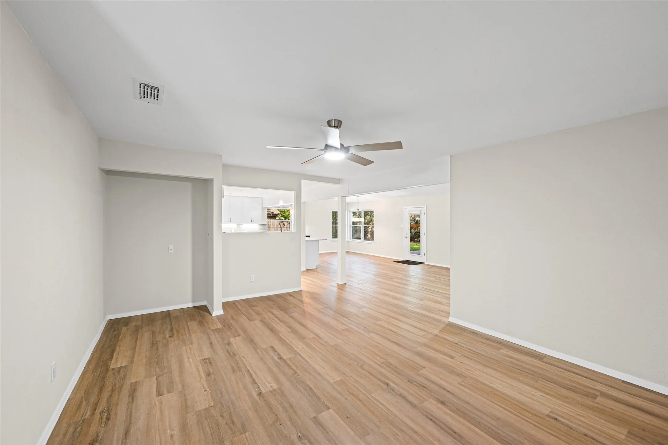 Single Family Residence For Sale in Tarrant County , 7521 Susan Court, North Richland Hills, Texas 76180, 3 Bedroom, 2 Bathroom, 2 Garage spaces, 1,820 Sqft, built in 1968, mls#21370254, Real Estate Agent in North Richland Hills, Homes For Sale in Tarrant county, Homes For Sale in North Richland Hills, Realtor in North Richland Hills Texas, Real Estate Brokerage Independent Realty Texas, Luminita Cordes Realtor