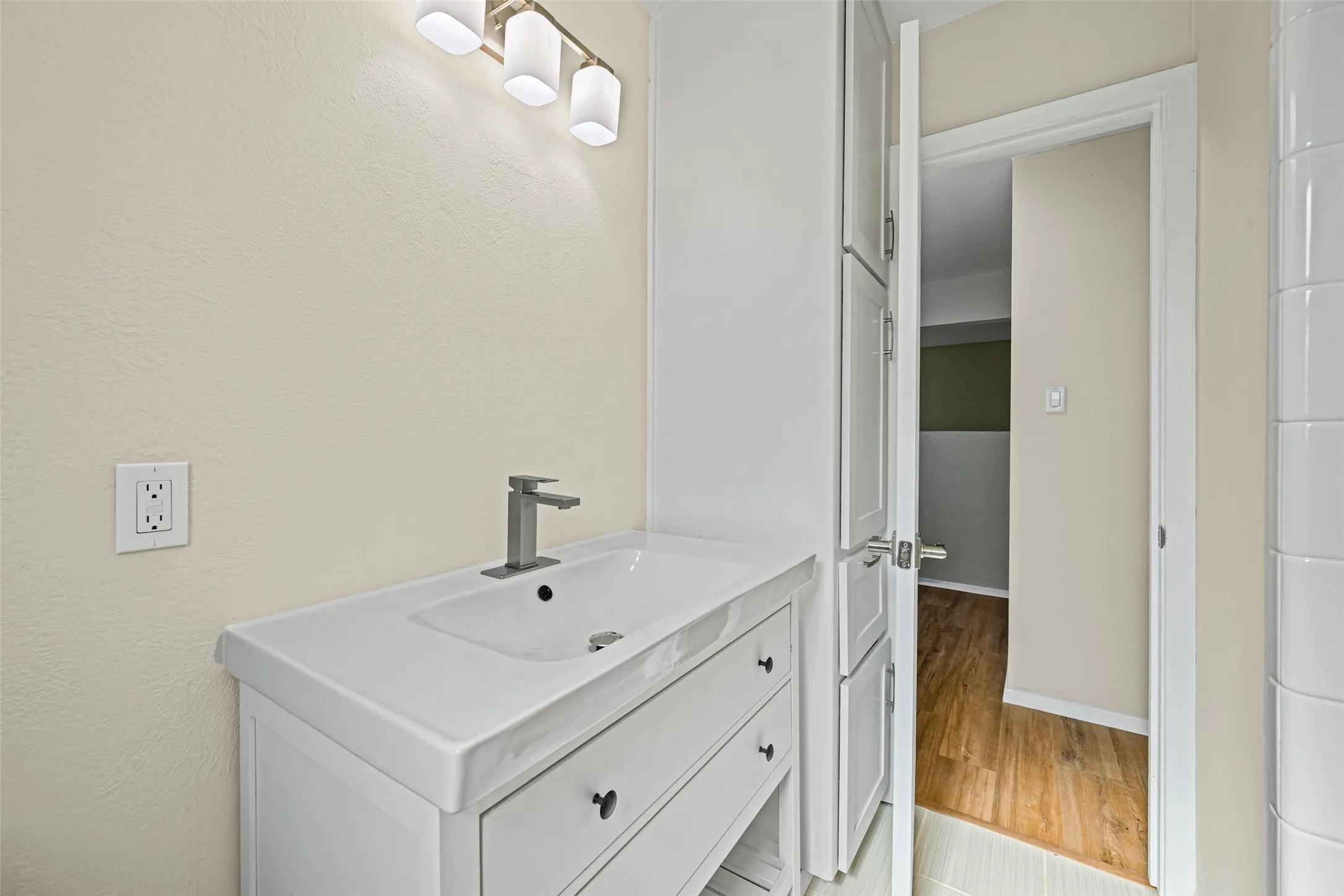 Single Family Residence For Sale in Tarrant County , 7521 Susan Court, North Richland Hills, Texas 76180, 3 Bedroom, 2 Bathroom, 2 Garage spaces, 1,820 Sqft, built in 1968, mls#21370254, Real Estate Agent in North Richland Hills, Homes For Sale in Tarrant county, Homes For Sale in North Richland Hills, Realtor in North Richland Hills Texas, Real Estate Brokerage Independent Realty Texas, Luminita Cordes Realtor