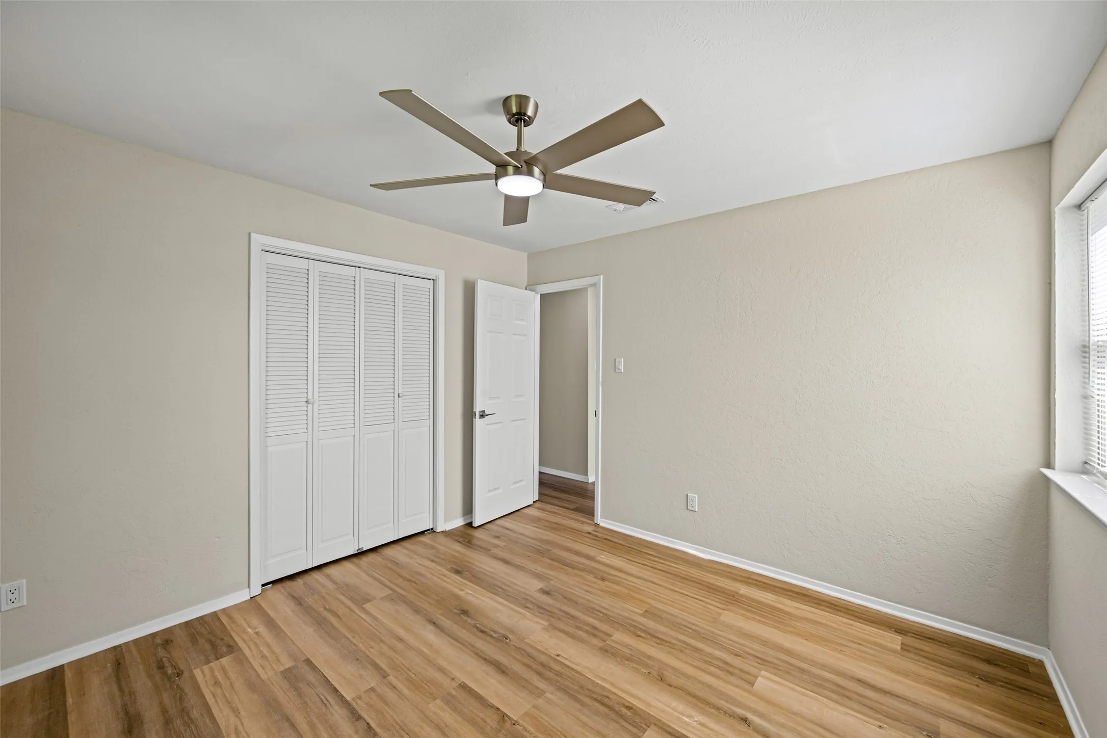 Single Family Residence For Sale in Tarrant County , 7521 Susan Court, North Richland Hills, Texas 76180, 3 Bedroom, 2 Bathroom, 2 Garage spaces, 1,820 Sqft, built in 1968, mls#21370254, Real Estate Agent in North Richland Hills, Homes For Sale in Tarrant county, Homes For Sale in North Richland Hills, Realtor in North Richland Hills Texas, Real Estate Brokerage Independent Realty Texas, Luminita Cordes Realtor