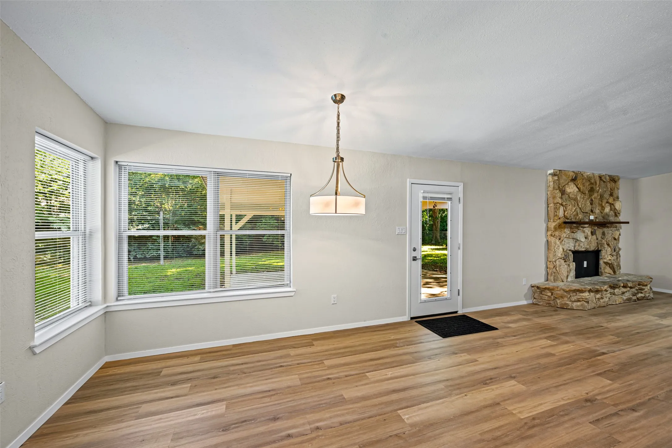 Single Family Residence For Sale in Tarrant County , 7521 Susan Court, North Richland Hills, Texas 76180, 3 Bedroom, 2 Bathroom, 2 Garage spaces, 1,820 Sqft, built in 1968, mls#21370254, Real Estate Agent in North Richland Hills, Homes For Sale in Tarrant county, Homes For Sale in North Richland Hills, Realtor in North Richland Hills Texas, Real Estate Brokerage Independent Realty Texas, Luminita Cordes Realtor