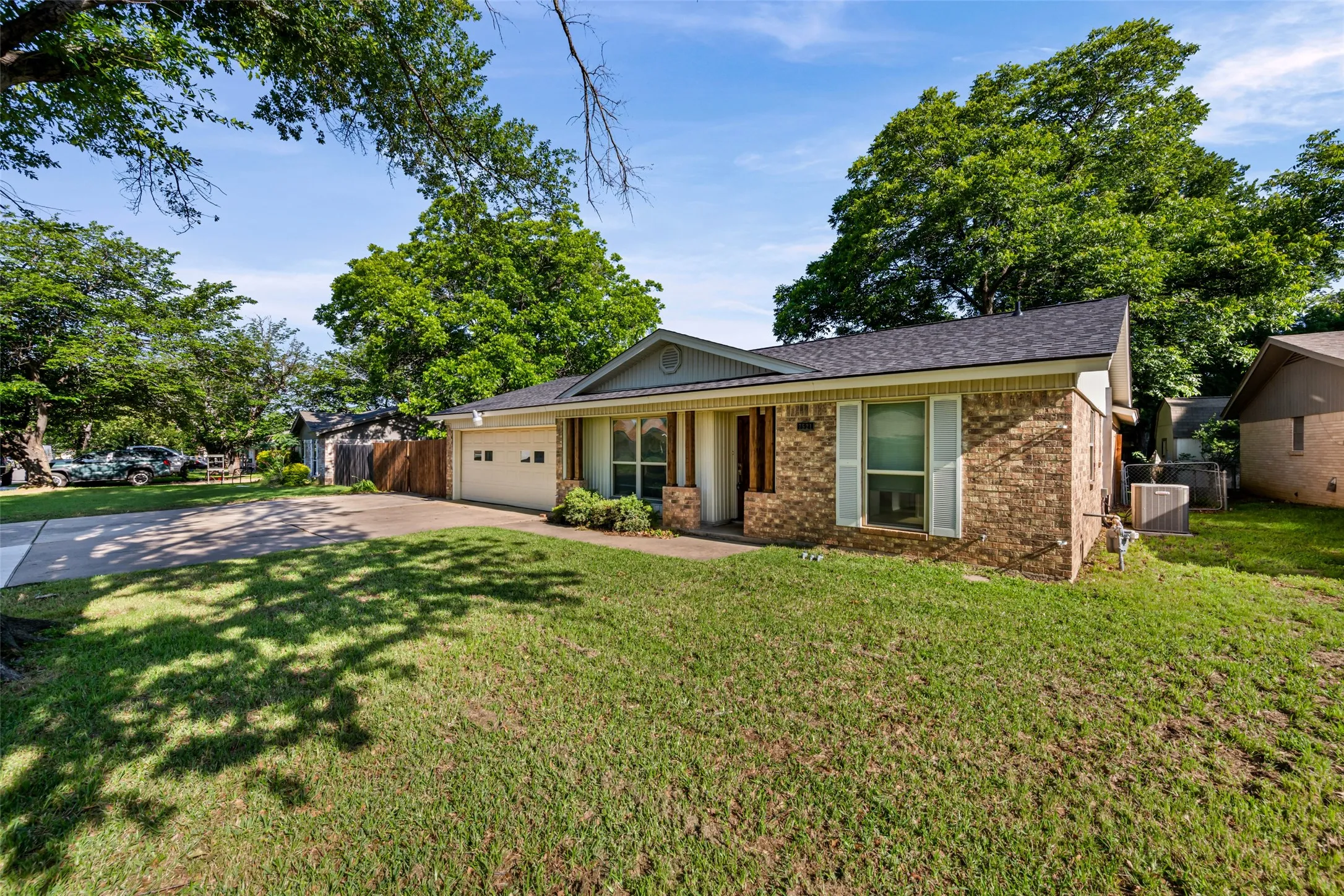 Single Family Residence For Sale in Tarrant County , 7521 Susan Court, North Richland Hills, Texas 76180, 3 Bedroom, 2 Bathroom, 2 Garage spaces, 1,820 Sqft, built in 1968, mls#21370254, Real Estate Agent in North Richland Hills, Homes For Sale in Tarrant county, Homes For Sale in North Richland Hills, Realtor in North Richland Hills Texas, Real Estate Brokerage Independent Realty Texas, Luminita Cordes Realtor