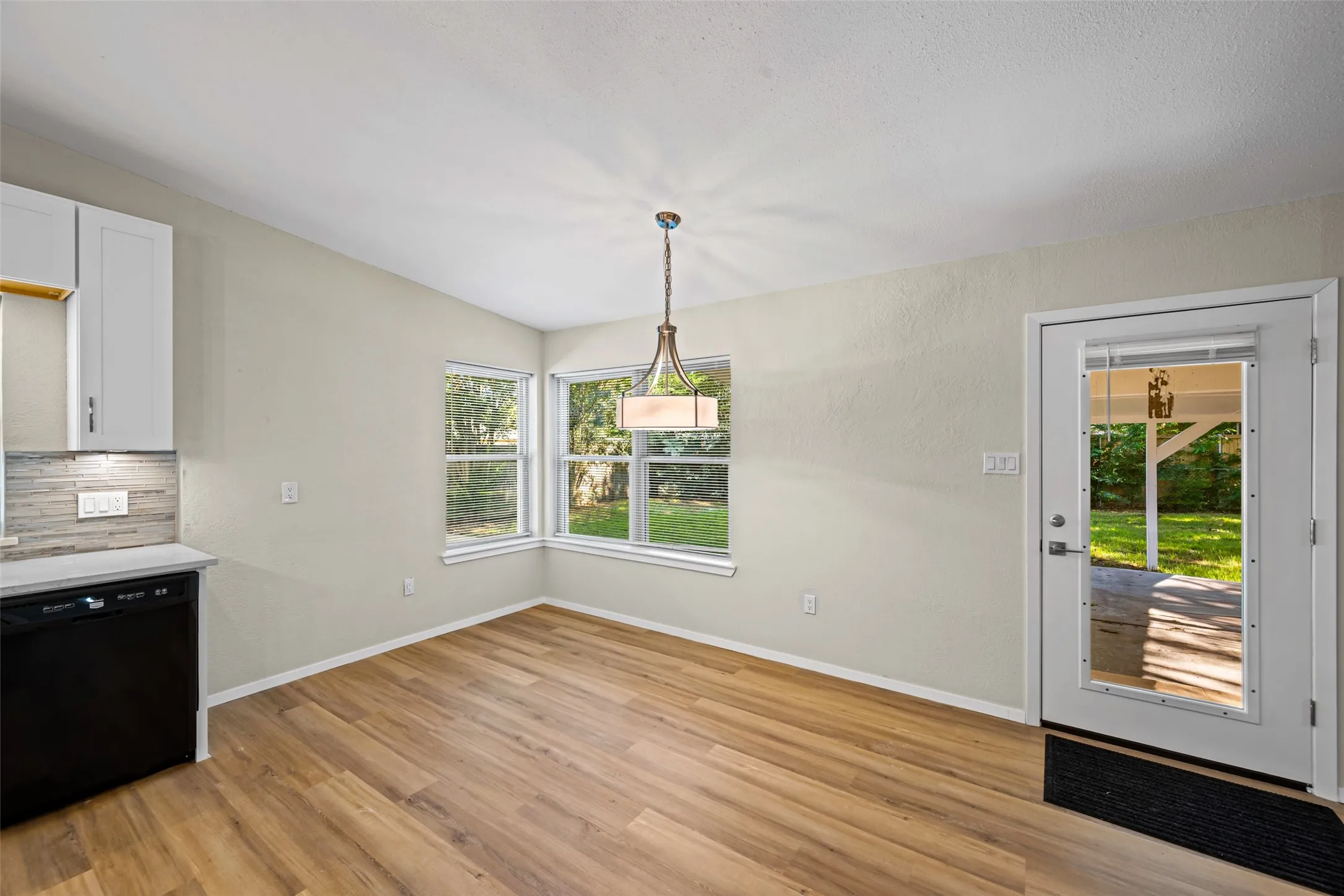 Single Family Residence For Sale in Tarrant County , 7521 Susan Court, North Richland Hills, Texas 76180, 3 Bedroom, 2 Bathroom, 2 Garage spaces, 1,820 Sqft, built in 1968, mls#21370254, Real Estate Agent in North Richland Hills, Homes For Sale in Tarrant county, Homes For Sale in North Richland Hills, Realtor in North Richland Hills Texas, Real Estate Brokerage Independent Realty Texas, Luminita Cordes Realtor