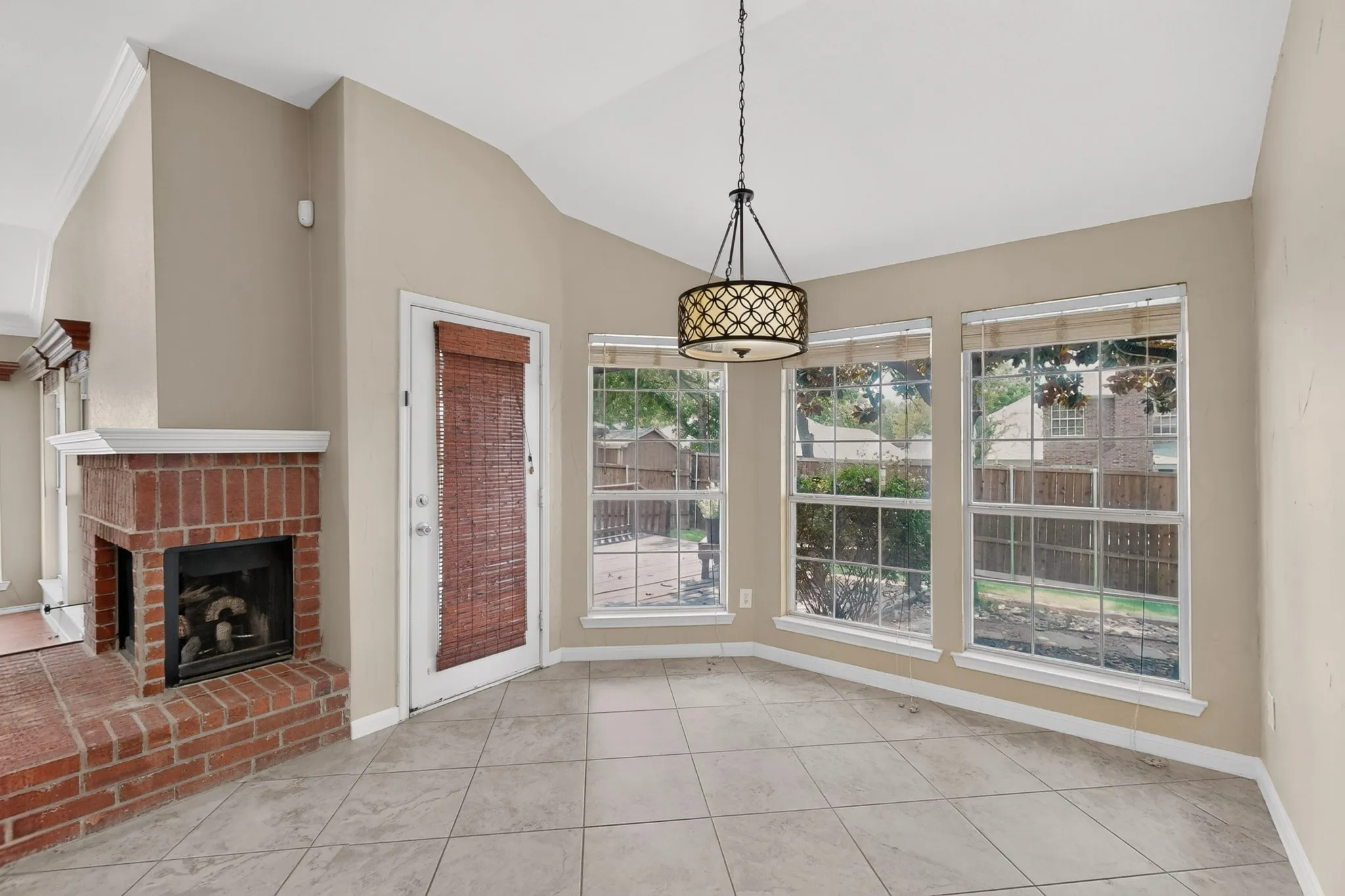 Single Family Residence For Sale in Denton County , 605 Oak Hollow Lane, Flower Mound, Texas 75028, 4 Bedroom, 2 Bathroom, 2 Garage spaces, 2,334 Sqft, built in 1993, mls#21370048, Real Estate Agent in Flower Mound, Homes For Sale in Denton county, Homes For Sale in Flower Mound, Realtor in Flower Mound Texas, Real Estate Brokerage Independent Realty Texas, Luminita Cordes Realtor
