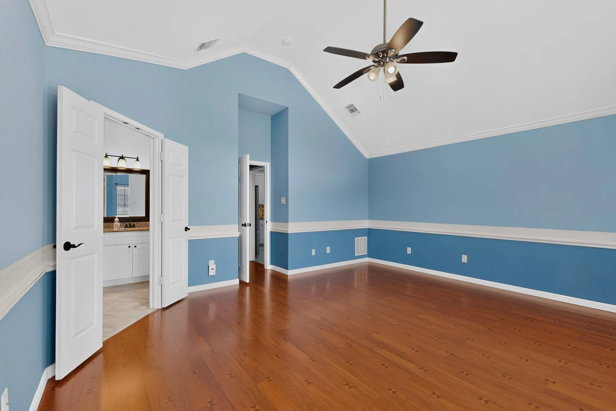 Single Family Residence For Sale in Denton County , 605 Oak Hollow Lane, Flower Mound, Texas 75028, 4 Bedroom, 2 Bathroom, 2 Garage spaces, 2,334 Sqft, built in 1993, mls#21370048, Real Estate Agent in Flower Mound, Homes For Sale in Denton county, Homes For Sale in Flower Mound, Realtor in Flower Mound Texas, Real Estate Brokerage Independent Realty Texas, Luminita Cordes Realtor