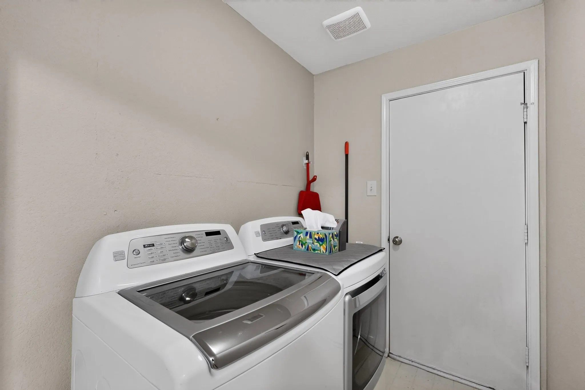 Utility room leading garage