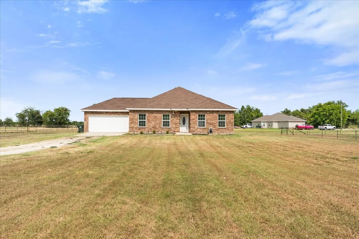 Single Family Residence For Sale in Navarro County , 123 Pugh Lane, Corsicana, Texas 75109, 4 Bedroom, 2 Bathroom, 2 Garage spaces, 1,676 Sqft, built in 2021, mls#21370230, Real Estate Agent in Corsicana, Homes For Sale in Navarro county, Homes For Sale in Corsicana, Realtor in Corsicana Texas, Real Estate Brokerage Independent Realty Texas, Luminita Cordes Realtor