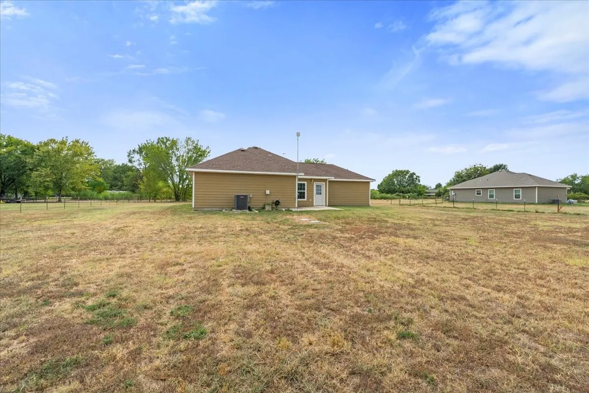 Single Family Residence For Sale in Navarro County , 123 Pugh Lane, Corsicana, Texas 75109, 4 Bedroom, 2 Bathroom, 2 Garage spaces, 1,676 Sqft, built in 2021, mls#21370230, Real Estate Agent in Corsicana, Homes For Sale in Navarro county, Homes For Sale in Corsicana, Realtor in Corsicana Texas, Real Estate Brokerage Independent Realty Texas, Luminita Cordes Realtor