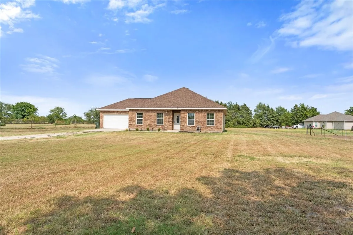 Single Family Residence For Sale in Navarro County , 123 Pugh Lane, Corsicana, Texas 75109, 4 Bedroom, 2 Bathroom, 2 Garage spaces, 1,676 Sqft, built in 2021, mls#21370230, Real Estate Agent in Corsicana, Homes For Sale in Navarro county, Homes For Sale in Corsicana, Realtor in Corsicana Texas, Real Estate Brokerage Independent Realty Texas, Luminita Cordes Realtor
