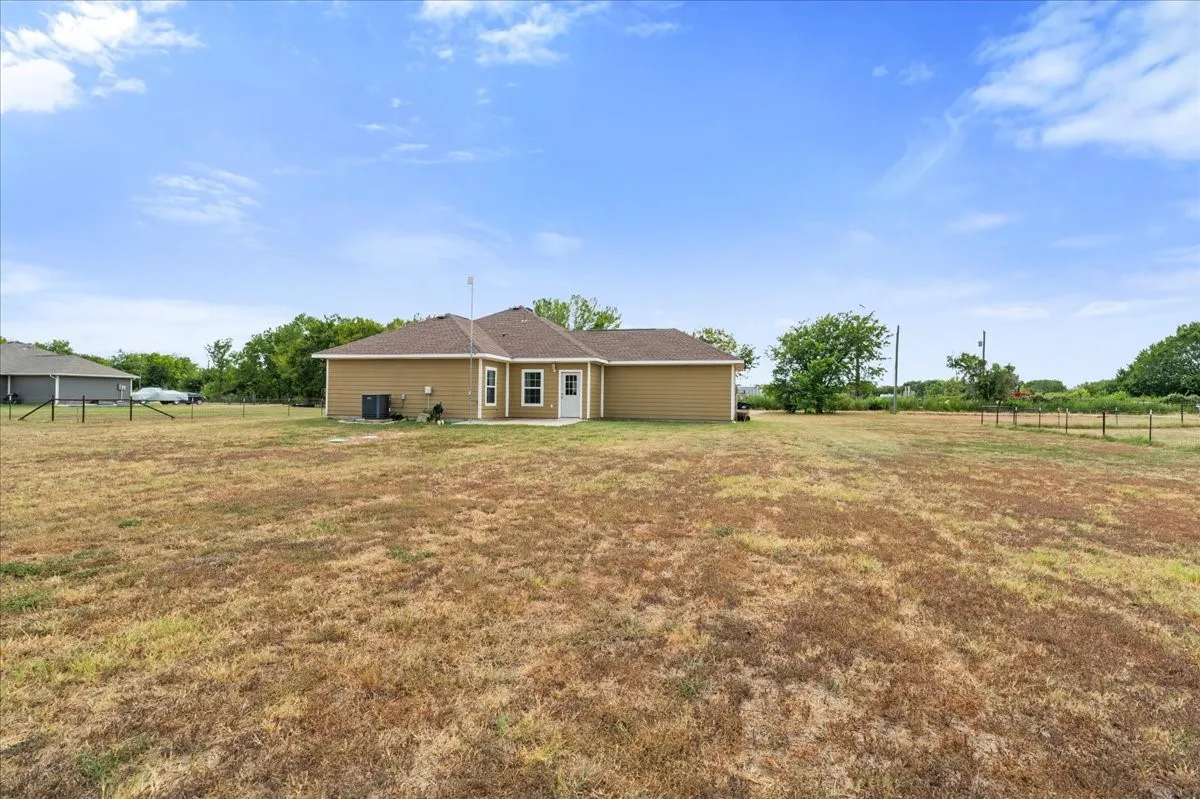 Single Family Residence For Sale in Navarro County , 123 Pugh Lane, Corsicana, Texas 75109, 4 Bedroom, 2 Bathroom, 2 Garage spaces, 1,676 Sqft, built in 2021, mls#21370230, Real Estate Agent in Corsicana, Homes For Sale in Navarro county, Homes For Sale in Corsicana, Realtor in Corsicana Texas, Real Estate Brokerage Independent Realty Texas, Luminita Cordes Realtor