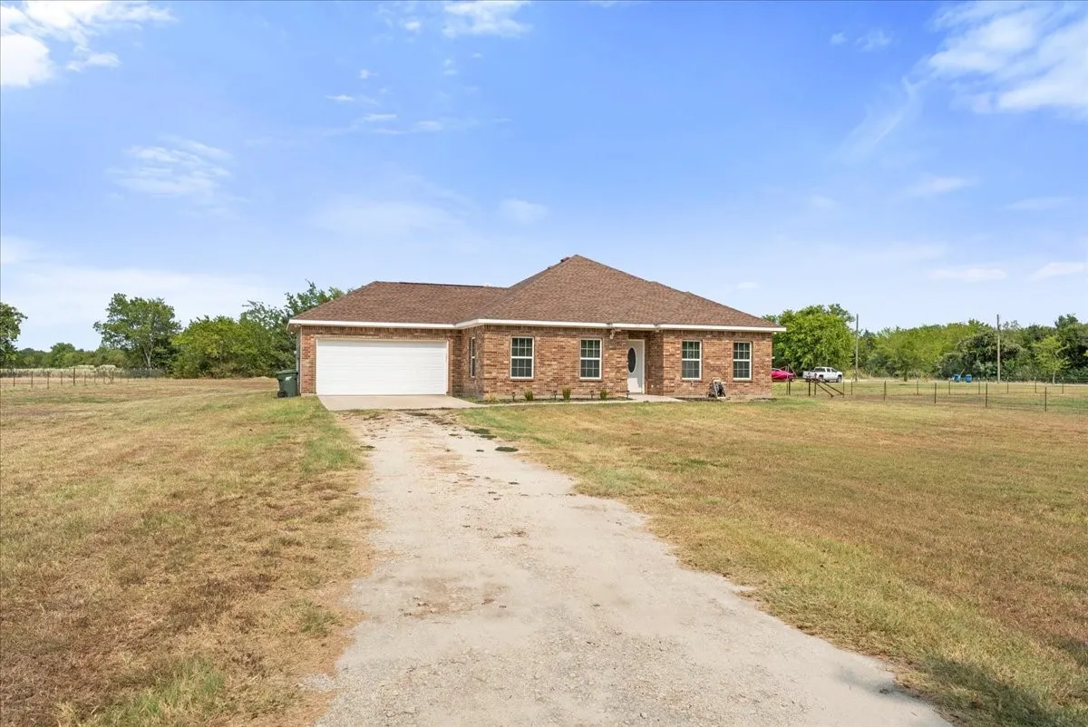 Single Family Residence For Sale in Navarro County , 123 Pugh Lane, Corsicana, Texas 75109, 4 Bedroom, 2 Bathroom, 2 Garage spaces, 1,676 Sqft, built in 2021, mls#21370230, Real Estate Agent in Corsicana, Homes For Sale in Navarro county, Homes For Sale in Corsicana, Realtor in Corsicana Texas, Real Estate Brokerage Independent Realty Texas, Luminita Cordes Realtor
