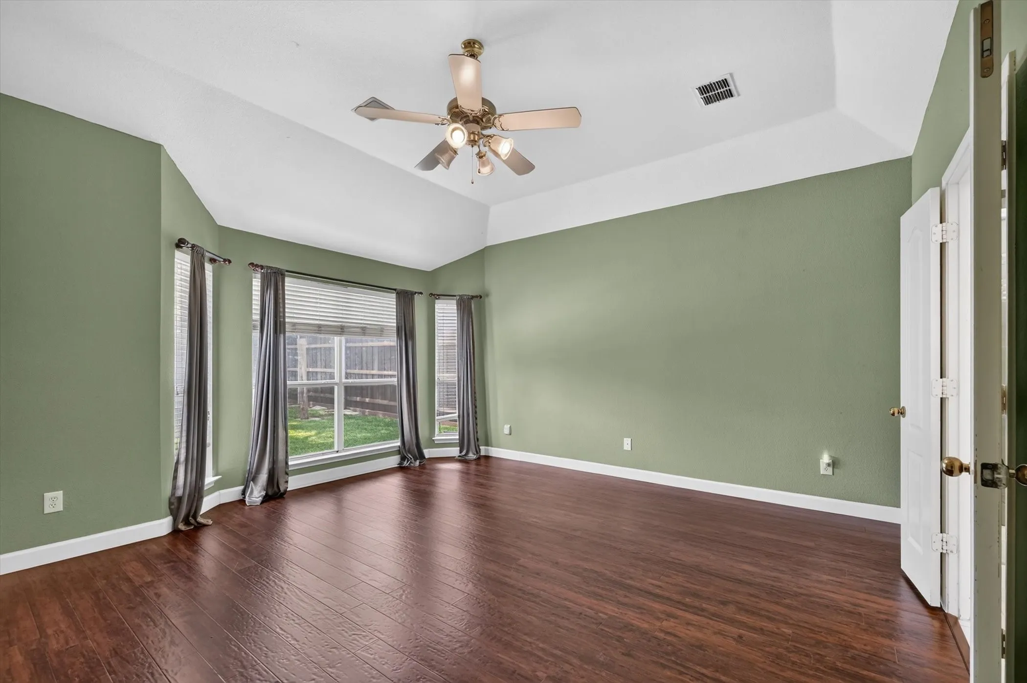Single Family Residence For Rent in Denton County , 5101 Timberland Parkway, Flower Mound, Texas 75028, 5 Bedroom, 4 Bathroom, 1 Garage spaces, 3,065 Sqft, built in 1998, mls#21347879, Real Estate Agent in Flower Mound, Homes For Rent in Denton county, Homes For Rent in Flower Mound, Realtor in Flower Mound Texas, Real Estate Brokerage Independent Realty Texas, Luminita Cordes Realtor