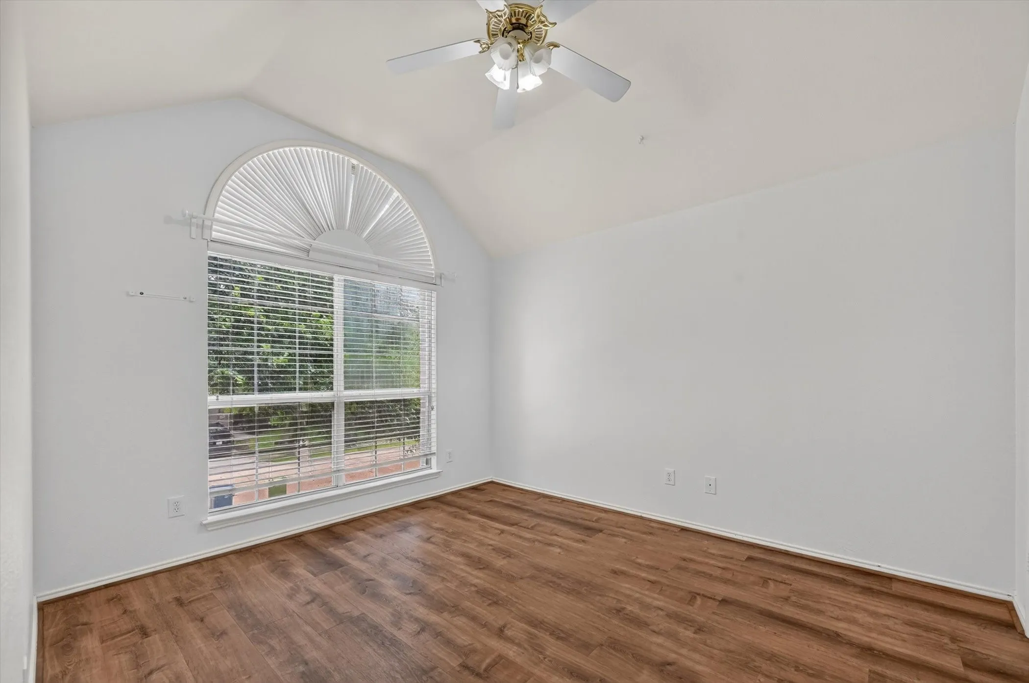 Single Family Residence For Rent in Denton County , 5101 Timberland Parkway, Flower Mound, Texas 75028, 5 Bedroom, 4 Bathroom, 1 Garage spaces, 3,065 Sqft, built in 1998, mls#21347879, Real Estate Agent in Flower Mound, Homes For Rent in Denton county, Homes For Rent in Flower Mound, Realtor in Flower Mound Texas, Real Estate Brokerage Independent Realty Texas, Luminita Cordes Realtor