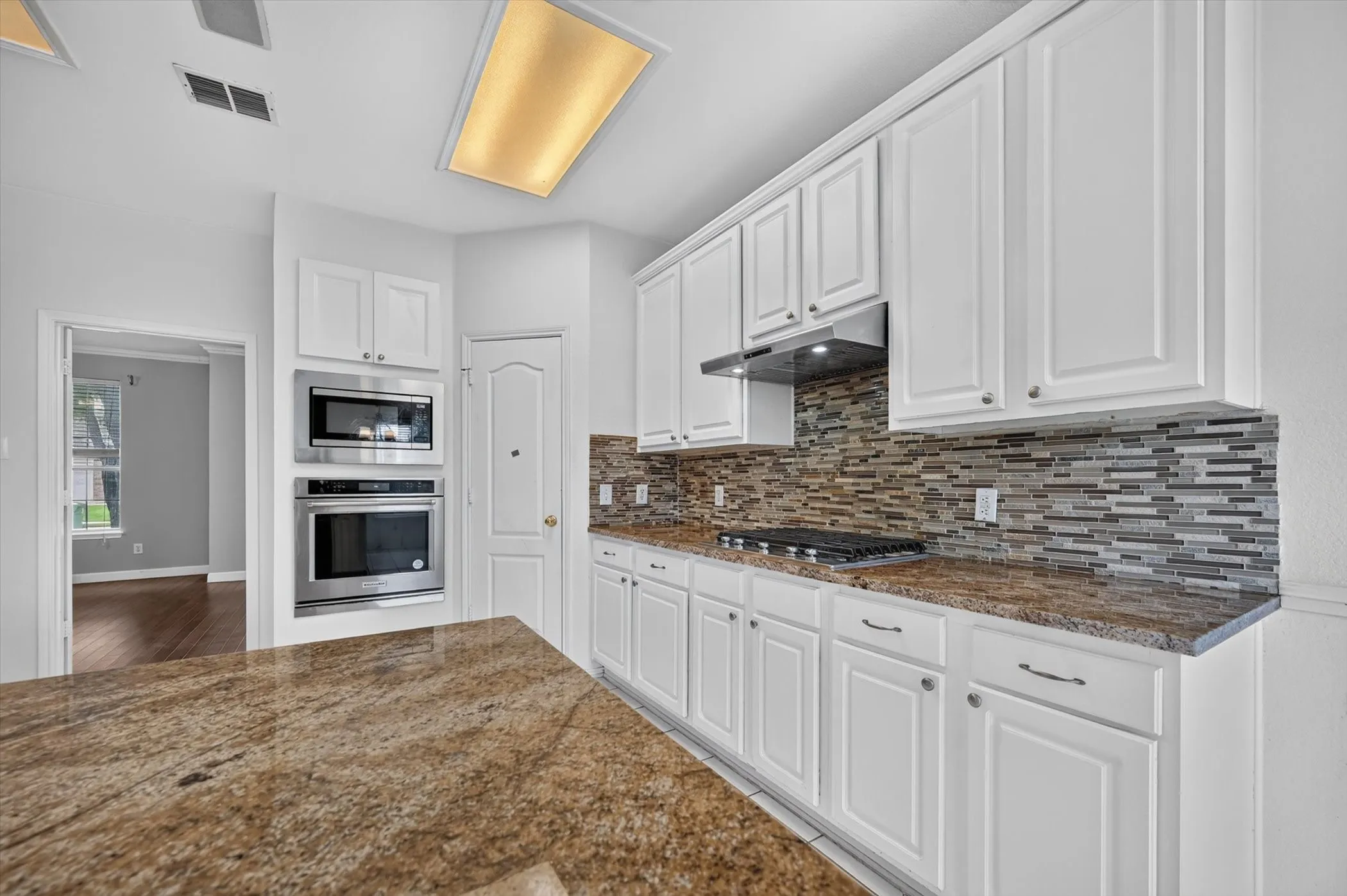 Single Family Residence For Rent in Denton County , 5101 Timberland Parkway, Flower Mound, Texas 75028, 5 Bedroom, 4 Bathroom, 1 Garage spaces, 3,065 Sqft, built in 1998, mls#21347879, Real Estate Agent in Flower Mound, Homes For Rent in Denton county, Homes For Rent in Flower Mound, Realtor in Flower Mound Texas, Real Estate Brokerage Independent Realty Texas, Luminita Cordes Realtor