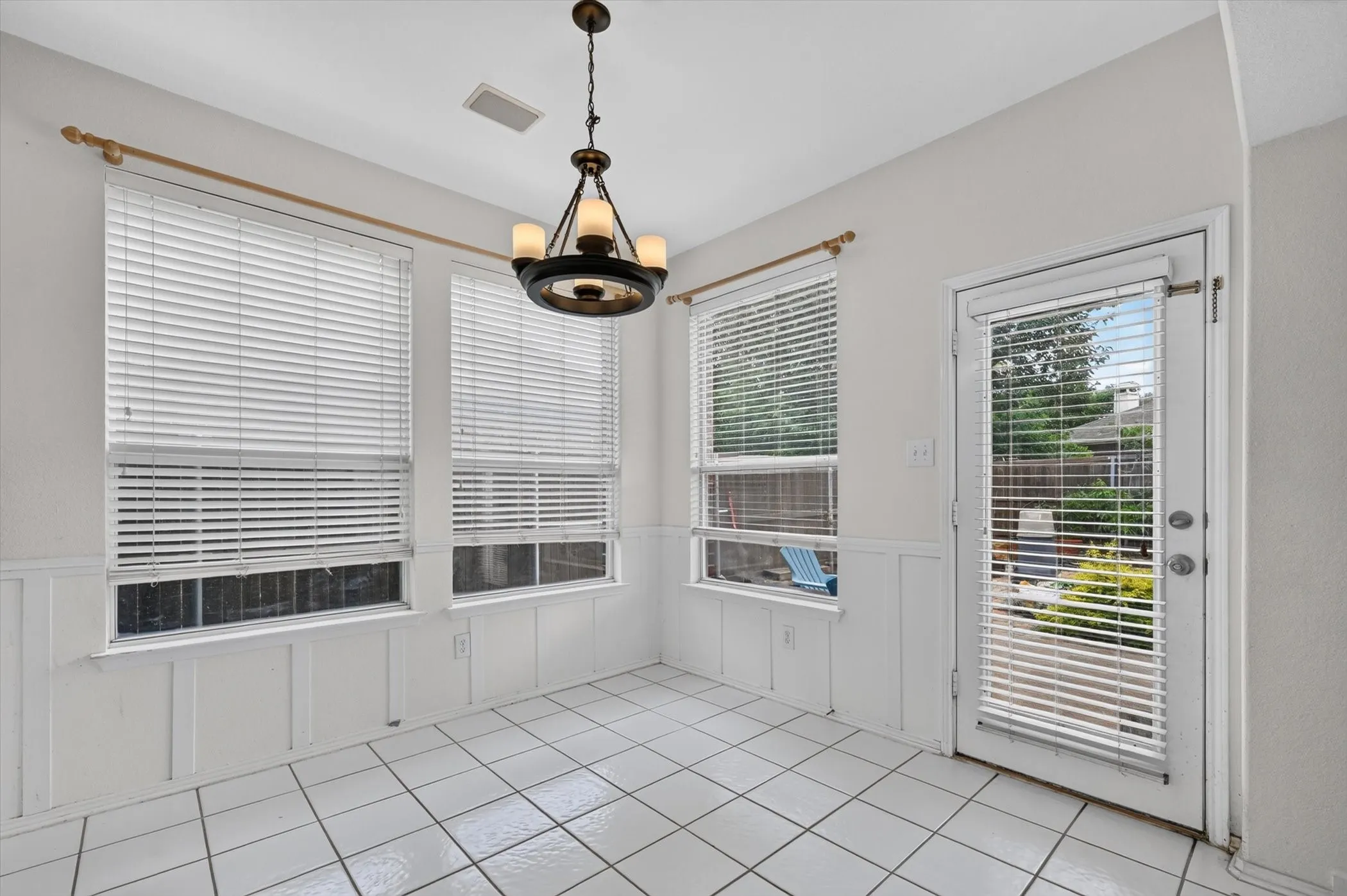 Single Family Residence For Rent in Denton County , 5101 Timberland Parkway, Flower Mound, Texas 75028, 5 Bedroom, 4 Bathroom, 1 Garage spaces, 3,065 Sqft, built in 1998, mls#21347879, Real Estate Agent in Flower Mound, Homes For Rent in Denton county, Homes For Rent in Flower Mound, Realtor in Flower Mound Texas, Real Estate Brokerage Independent Realty Texas, Luminita Cordes Realtor
