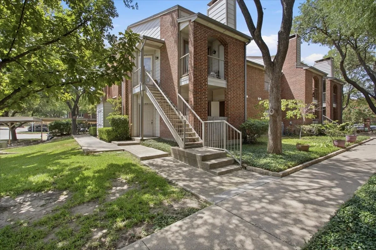 Condominium For Sale in Tarrant County , 3209 Donnelly Circle 107, Fort Worth, Texas 76107, 1 Bedroom, 1 Bathroom, Garage spaces, 645 Sqft, built in 1984, mls#21369200, Real Estate Agent in Fort Worth, Homes For Sale in Tarrant county, Homes For Sale in Fort Worth, Realtor in Fort Worth Texas, Real Estate Brokerage Independent Realty Texas, Luminita Cordes Realtor