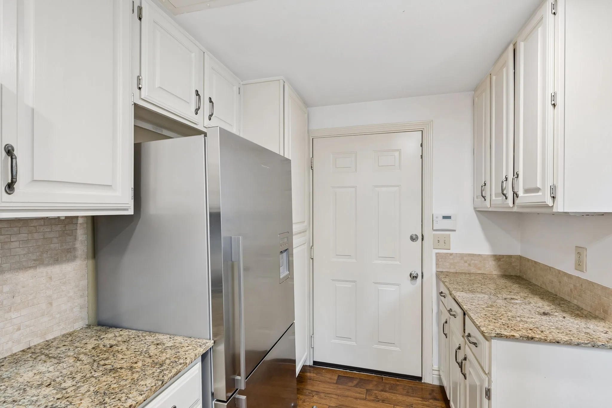 Townhouse For Sale in Dallas County , 5950 Lindenshire Lane 302, Dallas, Texas 75230, 2 Bedroom, 3 Bathroom, 2 Garage spaces, 1,270 Sqft, built in 1990, mls#21362210, Real Estate Agent in Dallas, Homes For Sale in Dallas county, Homes For Sale in Dallas, Realtor in Dallas Texas, Real Estate Brokerage Independent Realty Texas, Luminita Cordes Realtor