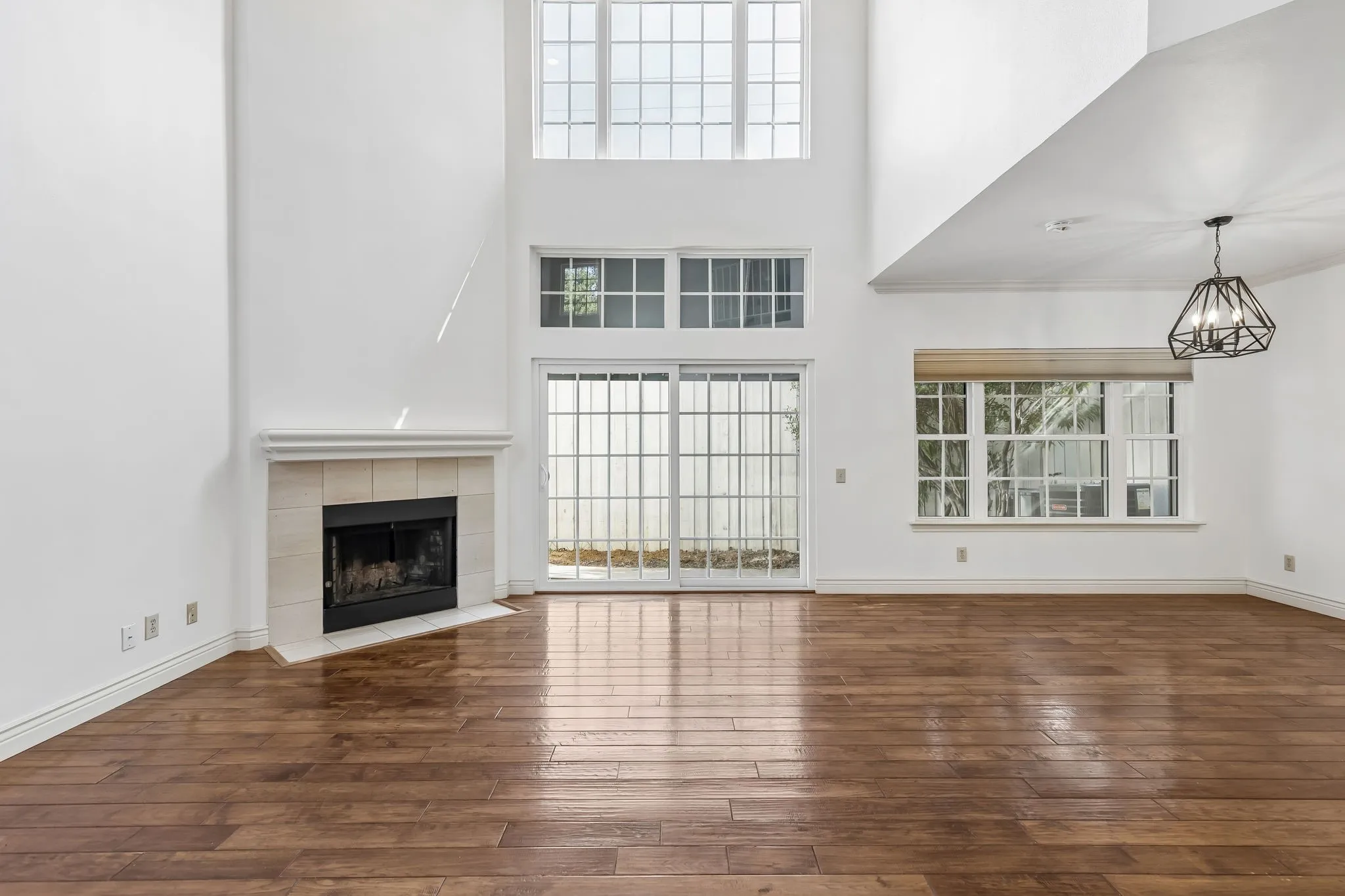 Townhouse For Sale in Dallas County , 5950 Lindenshire Lane 302, Dallas, Texas 75230, 2 Bedroom, 3 Bathroom, 2 Garage spaces, 1,270 Sqft, built in 1990, mls#21362210, Real Estate Agent in Dallas, Homes For Sale in Dallas county, Homes For Sale in Dallas, Realtor in Dallas Texas, Real Estate Brokerage Independent Realty Texas, Luminita Cordes Realtor