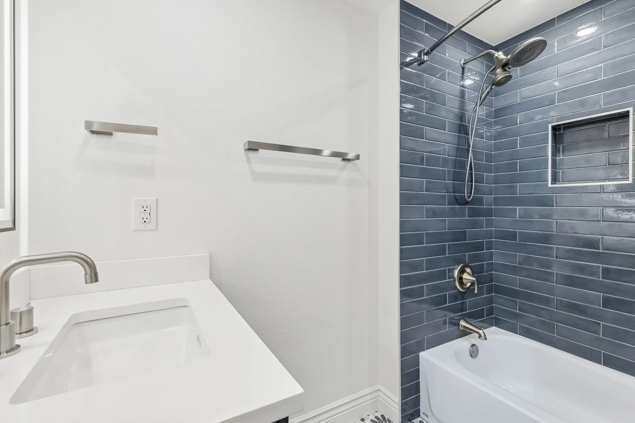 Townhouse For Sale in Dallas County , 5950 Lindenshire Lane 302, Dallas, Texas 75230, 2 Bedroom, 3 Bathroom, 2 Garage spaces, 1,270 Sqft, built in 1990, mls#21362210, Real Estate Agent in Dallas, Homes For Sale in Dallas county, Homes For Sale in Dallas, Realtor in Dallas Texas, Real Estate Brokerage Independent Realty Texas, Luminita Cordes Realtor