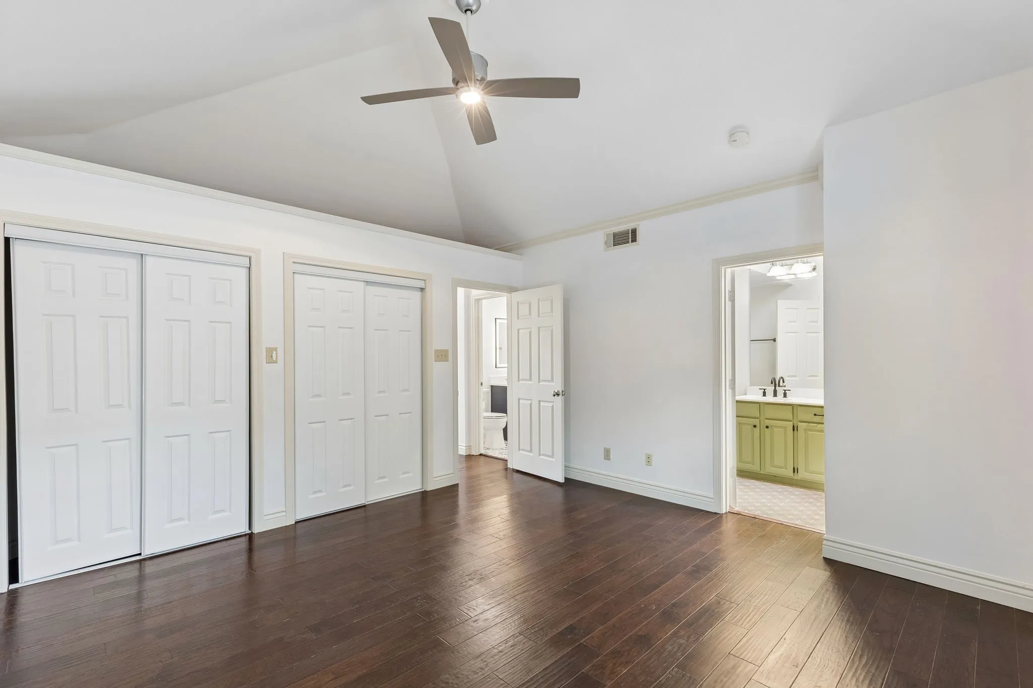 Townhouse For Sale in Dallas County , 5950 Lindenshire Lane 302, Dallas, Texas 75230, 2 Bedroom, 3 Bathroom, 2 Garage spaces, 1,270 Sqft, built in 1990, mls#21362210, Real Estate Agent in Dallas, Homes For Sale in Dallas county, Homes For Sale in Dallas, Realtor in Dallas Texas, Real Estate Brokerage Independent Realty Texas, Luminita Cordes Realtor