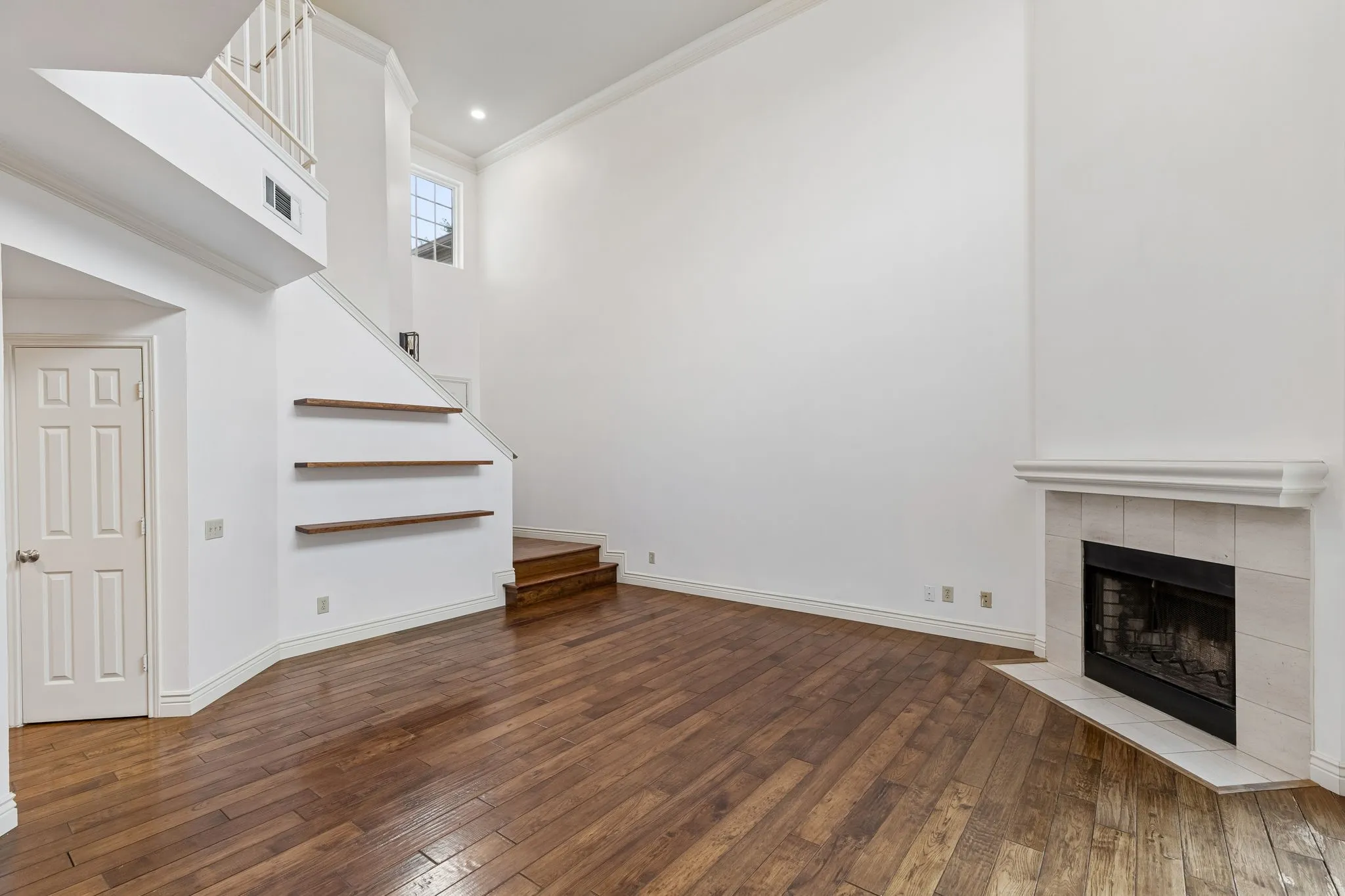 Townhouse For Sale in Dallas County , 5950 Lindenshire Lane 302, Dallas, Texas 75230, 2 Bedroom, 3 Bathroom, 2 Garage spaces, 1,270 Sqft, built in 1990, mls#21362210, Real Estate Agent in Dallas, Homes For Sale in Dallas county, Homes For Sale in Dallas, Realtor in Dallas Texas, Real Estate Brokerage Independent Realty Texas, Luminita Cordes Realtor