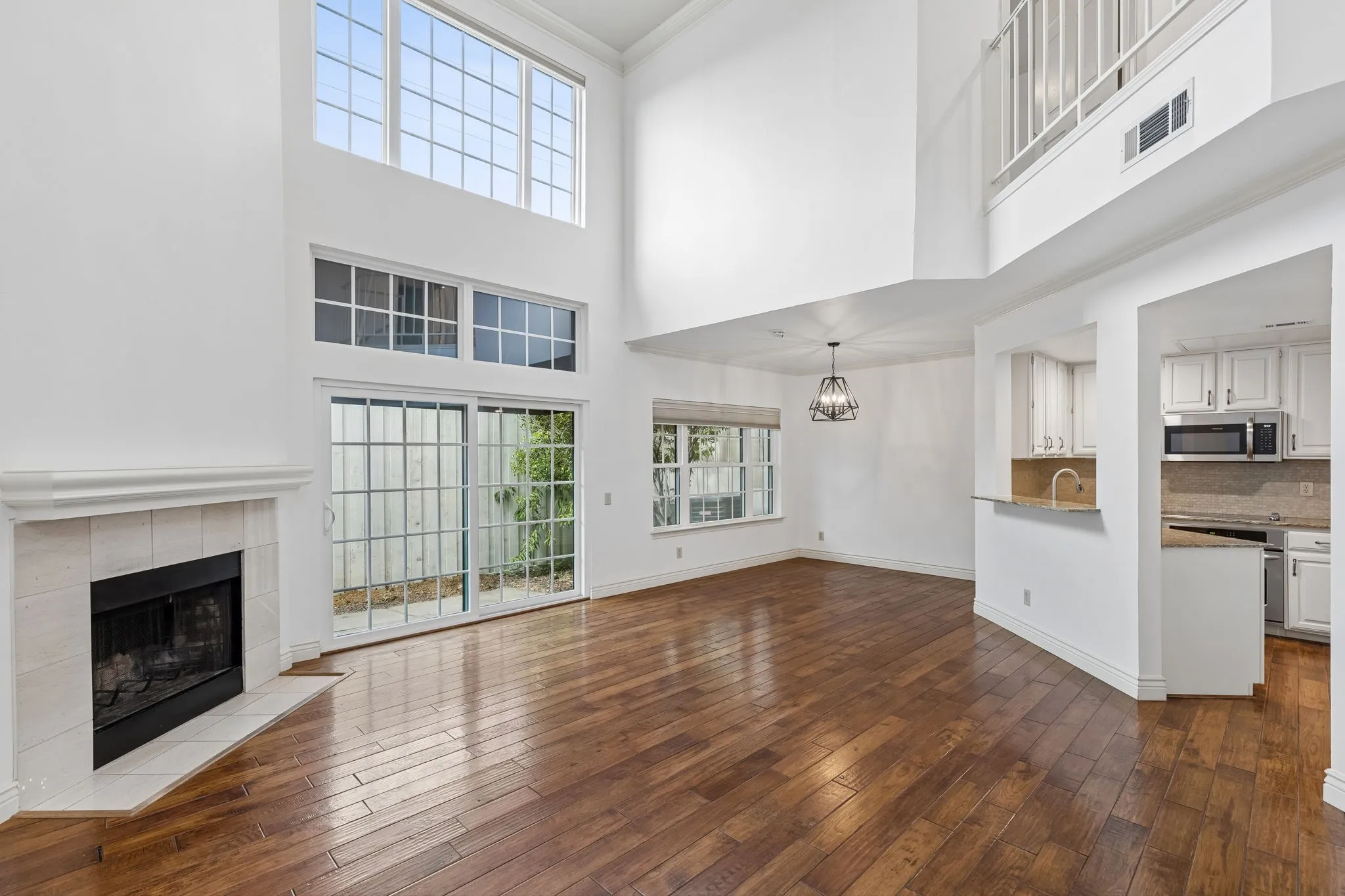 Townhouse For Sale in Dallas County , 5950 Lindenshire Lane 302, Dallas, Texas 75230, 2 Bedroom, 3 Bathroom, 2 Garage spaces, 1,270 Sqft, built in 1990, mls#21362210, Real Estate Agent in Dallas, Homes For Sale in Dallas county, Homes For Sale in Dallas, Realtor in Dallas Texas, Real Estate Brokerage Independent Realty Texas, Luminita Cordes Realtor