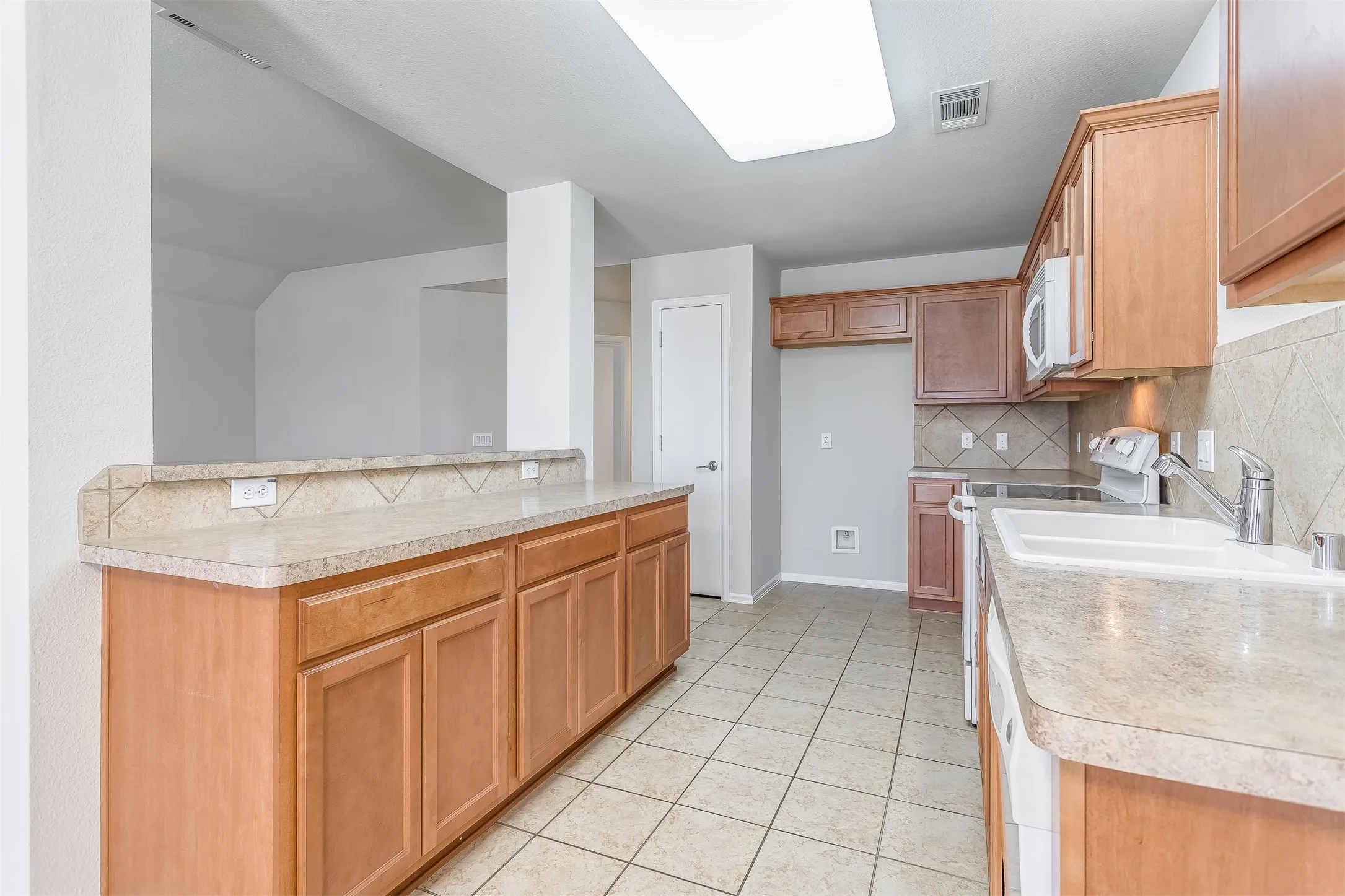 Single Family Residence For Rent in Ellis County , 529 Quail Hollow Drive, Midlothian, Texas 76065, 4 Bedroom, 2 Bathroom, 2 Garage spaces, 1,560 Sqft, built in 2007, mls#21370257, Real Estate Agent in Midlothian, Homes For Rent in Ellis county, Homes For Rent in Midlothian, Realtor in Midlothian Texas, Real Estate Brokerage Independent Realty Texas, Luminita Cordes Realtor