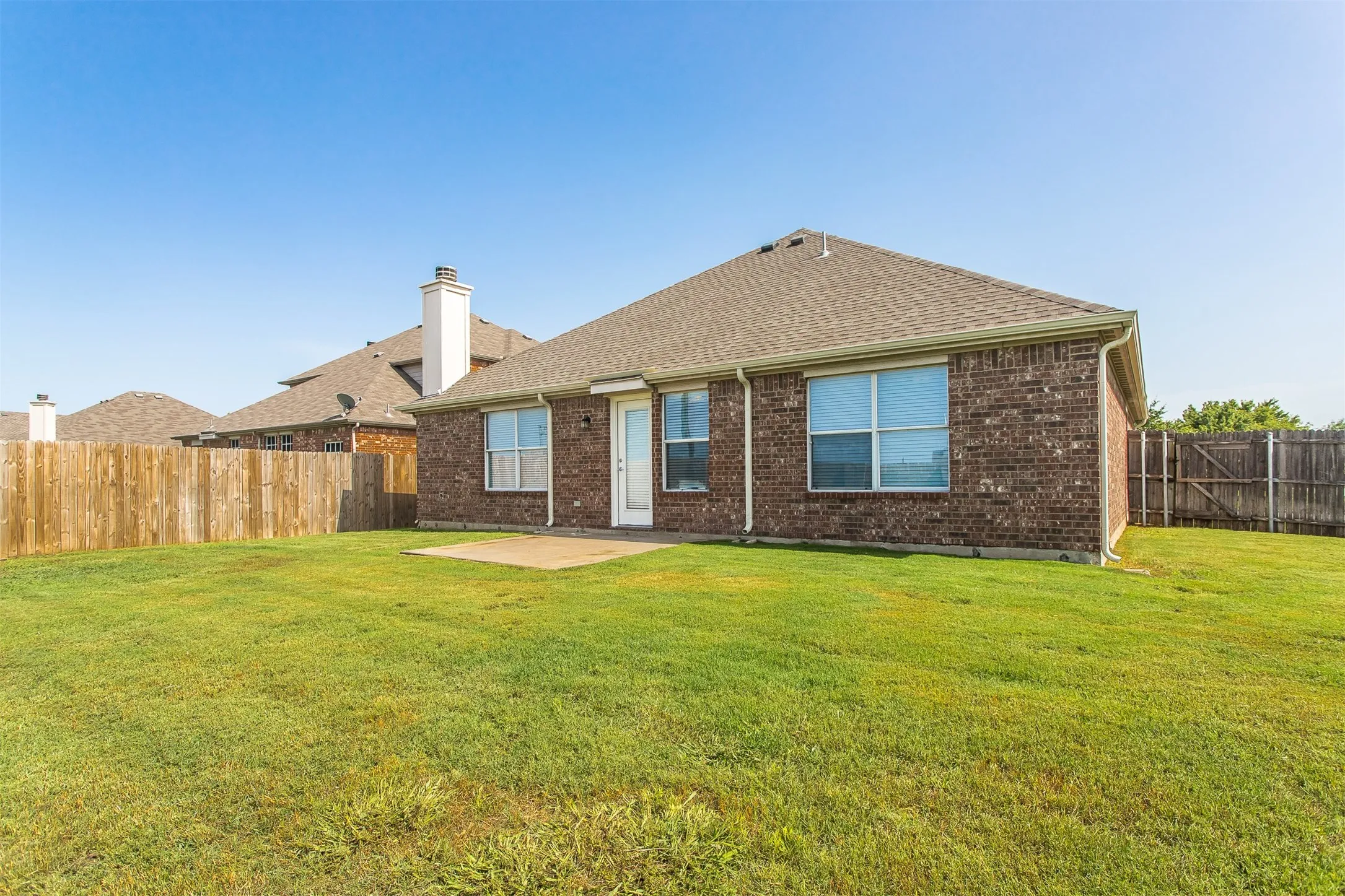 Single Family Residence For Rent in Ellis County , 529 Quail Hollow Drive, Midlothian, Texas 76065, 4 Bedroom, 2 Bathroom, 2 Garage spaces, 1,560 Sqft, built in 2007, mls#21370257, Real Estate Agent in Midlothian, Homes For Rent in Ellis county, Homes For Rent in Midlothian, Realtor in Midlothian Texas, Real Estate Brokerage Independent Realty Texas, Luminita Cordes Realtor