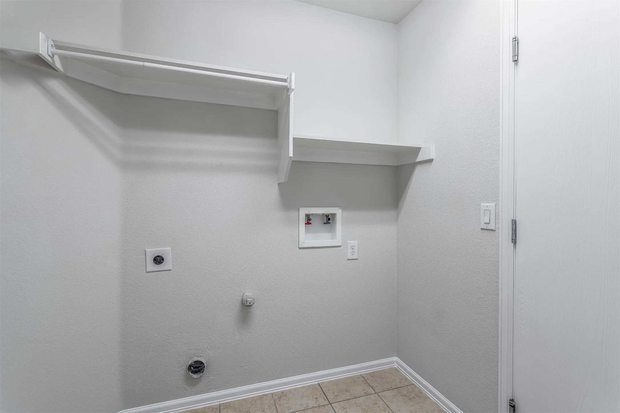 Single Family Residence For Rent in Ellis County , 529 Quail Hollow Drive, Midlothian, Texas 76065, 4 Bedroom, 2 Bathroom, 2 Garage spaces, 1,560 Sqft, built in 2007, mls#21370257, Real Estate Agent in Midlothian, Homes For Rent in Ellis county, Homes For Rent in Midlothian, Realtor in Midlothian Texas, Real Estate Brokerage Independent Realty Texas, Luminita Cordes Realtor