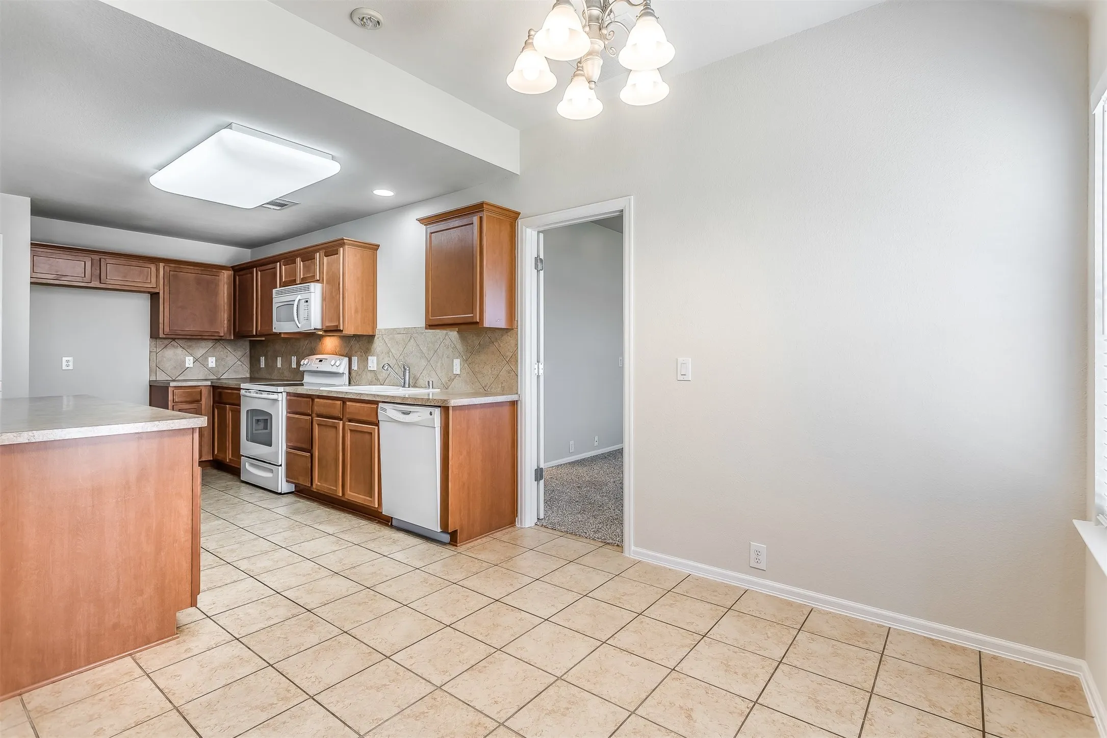 Single Family Residence For Rent in Ellis County , 529 Quail Hollow Drive, Midlothian, Texas 76065, 4 Bedroom, 2 Bathroom, 2 Garage spaces, 1,560 Sqft, built in 2007, mls#21370257, Real Estate Agent in Midlothian, Homes For Rent in Ellis county, Homes For Rent in Midlothian, Realtor in Midlothian Texas, Real Estate Brokerage Independent Realty Texas, Luminita Cordes Realtor