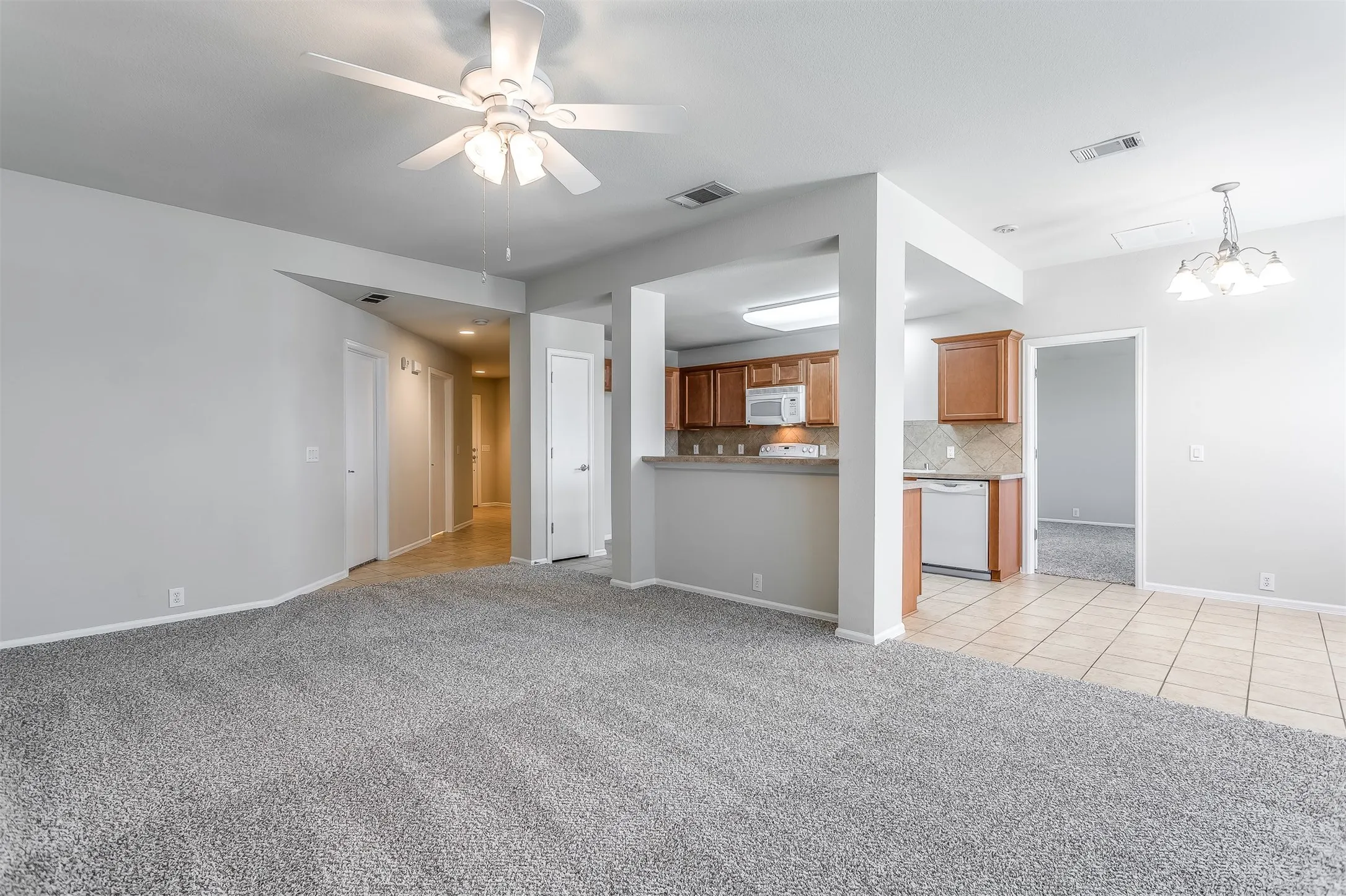 Single Family Residence For Rent in Ellis County , 529 Quail Hollow Drive, Midlothian, Texas 76065, 4 Bedroom, 2 Bathroom, 2 Garage spaces, 1,560 Sqft, built in 2007, mls#21370257, Real Estate Agent in Midlothian, Homes For Rent in Ellis county, Homes For Rent in Midlothian, Realtor in Midlothian Texas, Real Estate Brokerage Independent Realty Texas, Luminita Cordes Realtor