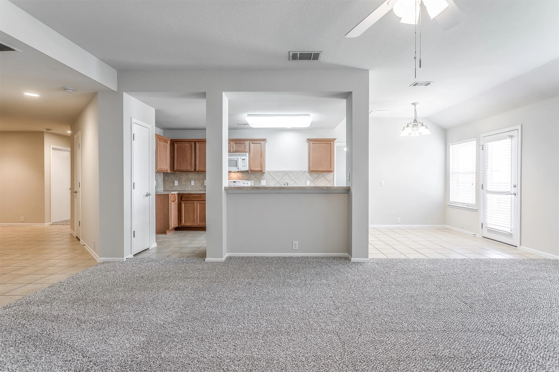 Single Family Residence For Rent in Ellis County , 529 Quail Hollow Drive, Midlothian, Texas 76065, 4 Bedroom, 2 Bathroom, 2 Garage spaces, 1,560 Sqft, built in 2007, mls#21370257, Real Estate Agent in Midlothian, Homes For Rent in Ellis county, Homes For Rent in Midlothian, Realtor in Midlothian Texas, Real Estate Brokerage Independent Realty Texas, Luminita Cordes Realtor